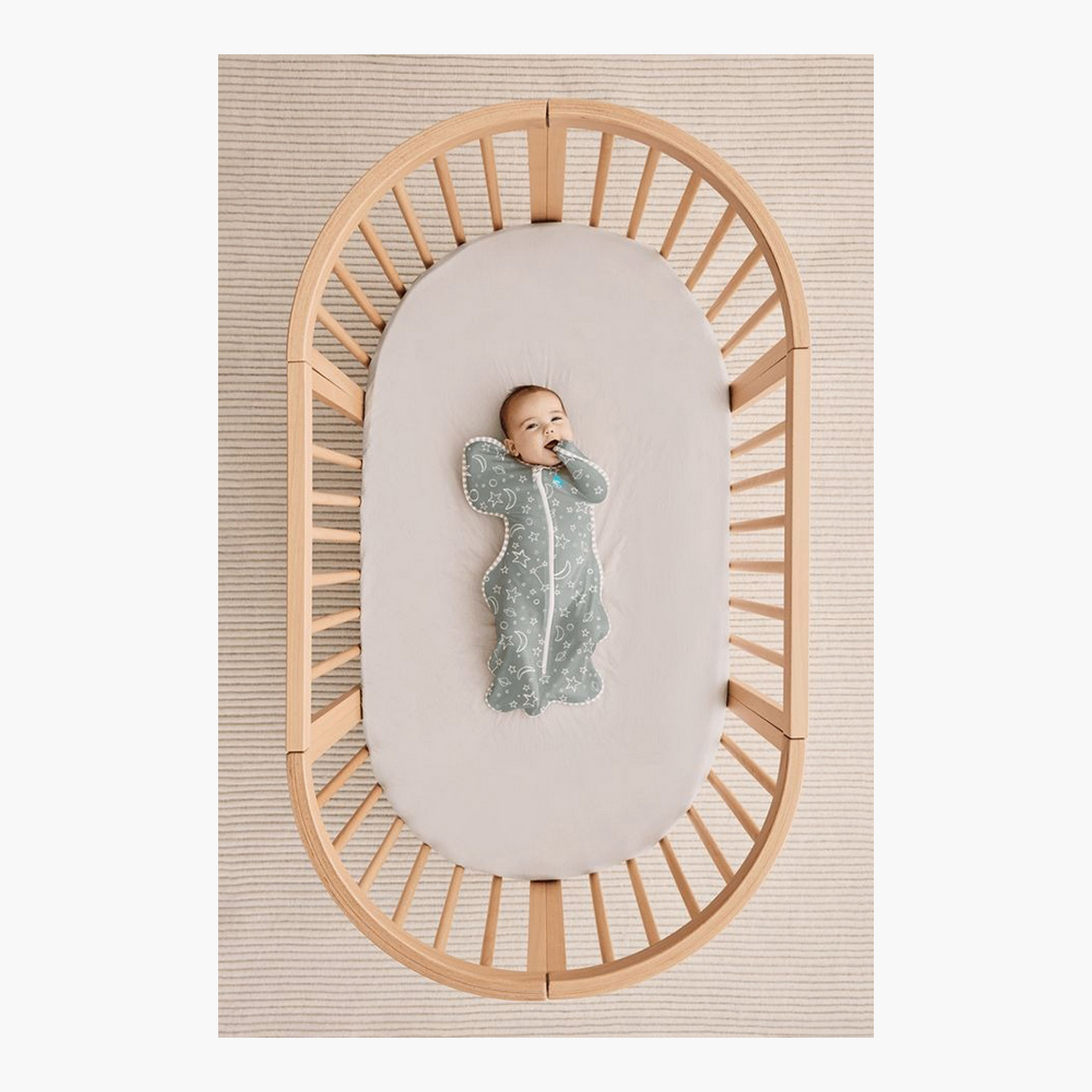 كيس نوم قماط بطبعة نجوم وقمر من لاف تو دريم - زيتوني-baby-nursery-blanketsandswaddles-swaddlesandsleepingbags-image-3