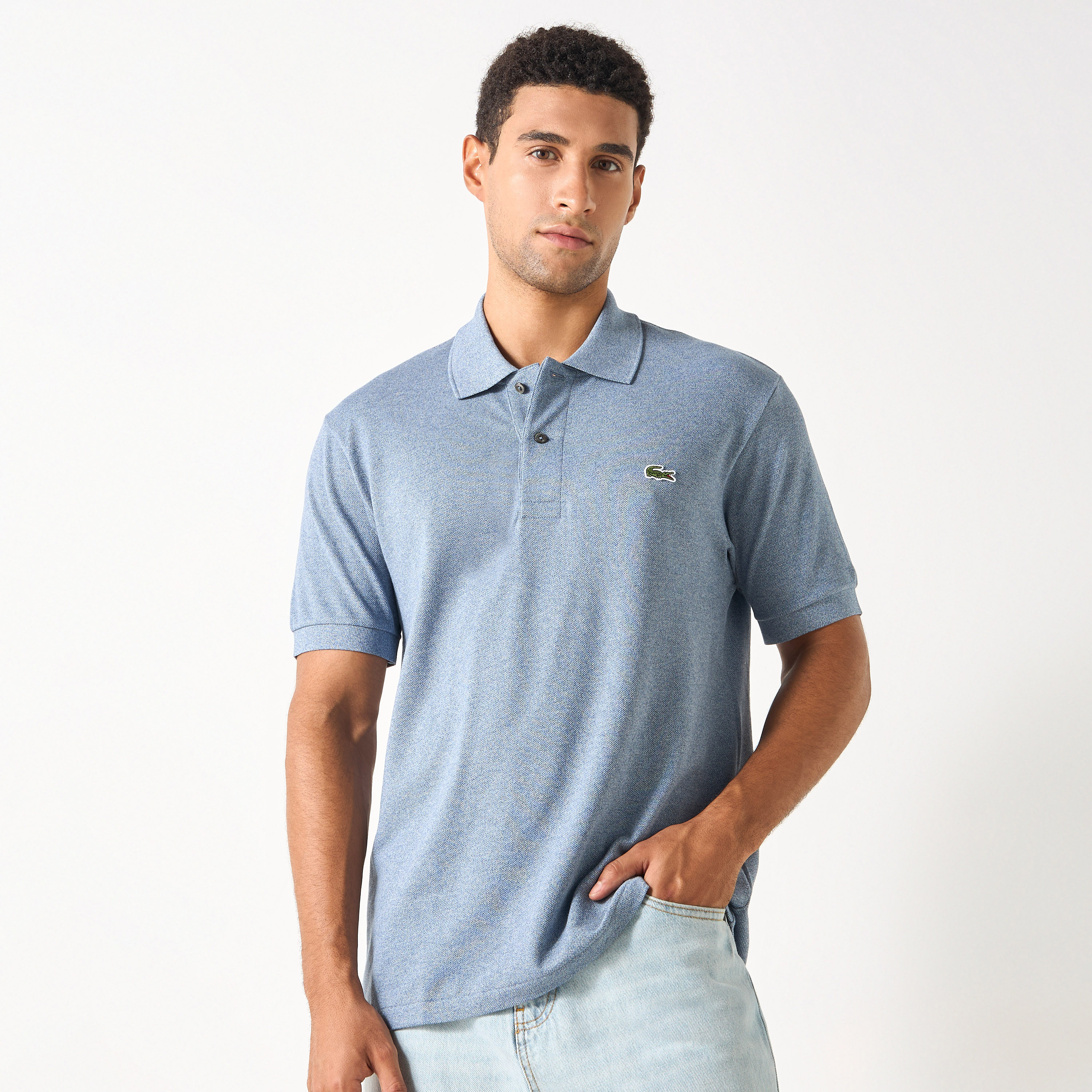 تيشيرت بولو بشعار وأكمام قصيرة من لاكوست-men-clothing-tshirtsandpolos-polos-image-1