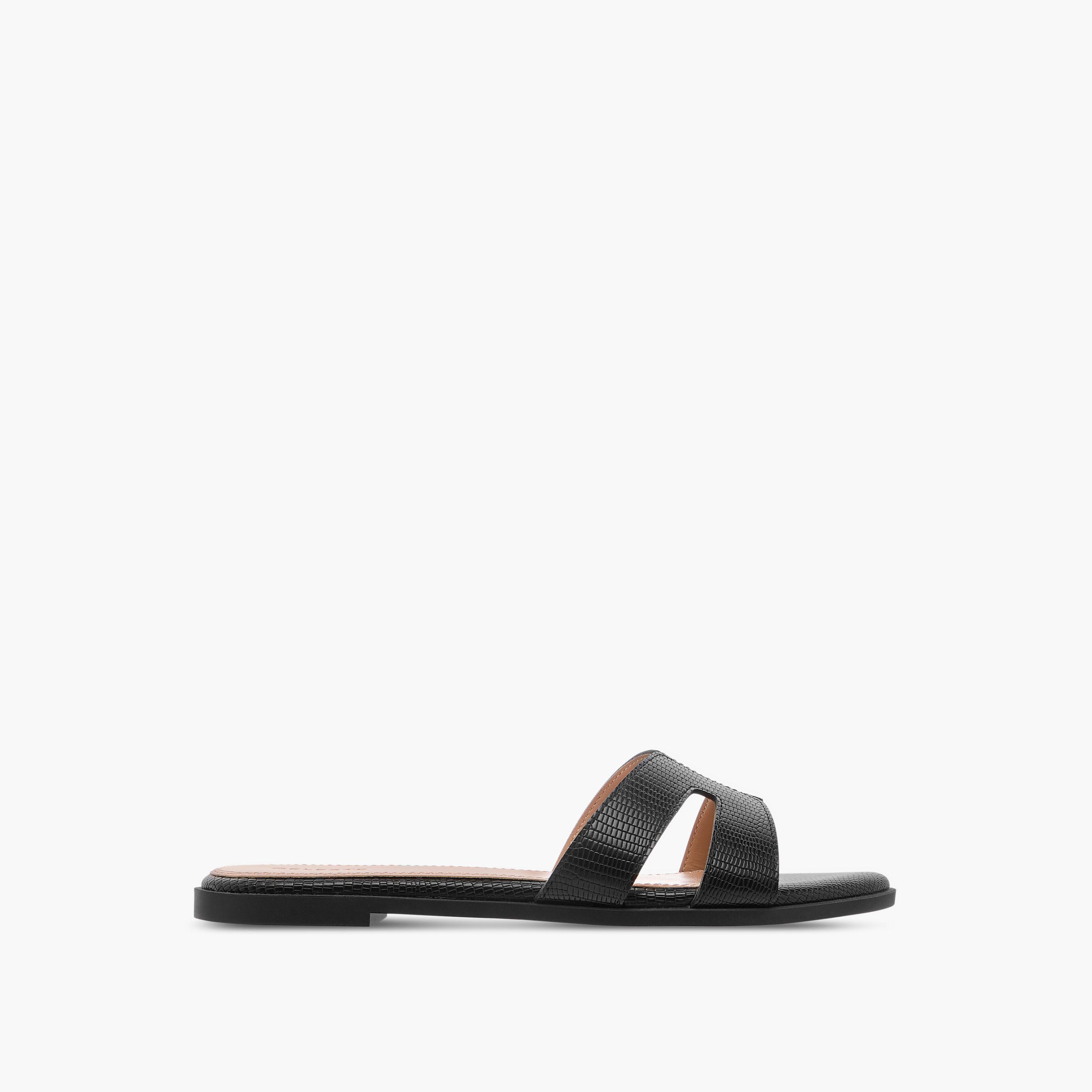 صندل سهل الارتداء بتفاصيل مفرغة من لو كونفورت-women-shoes-flats-sandals-image-3