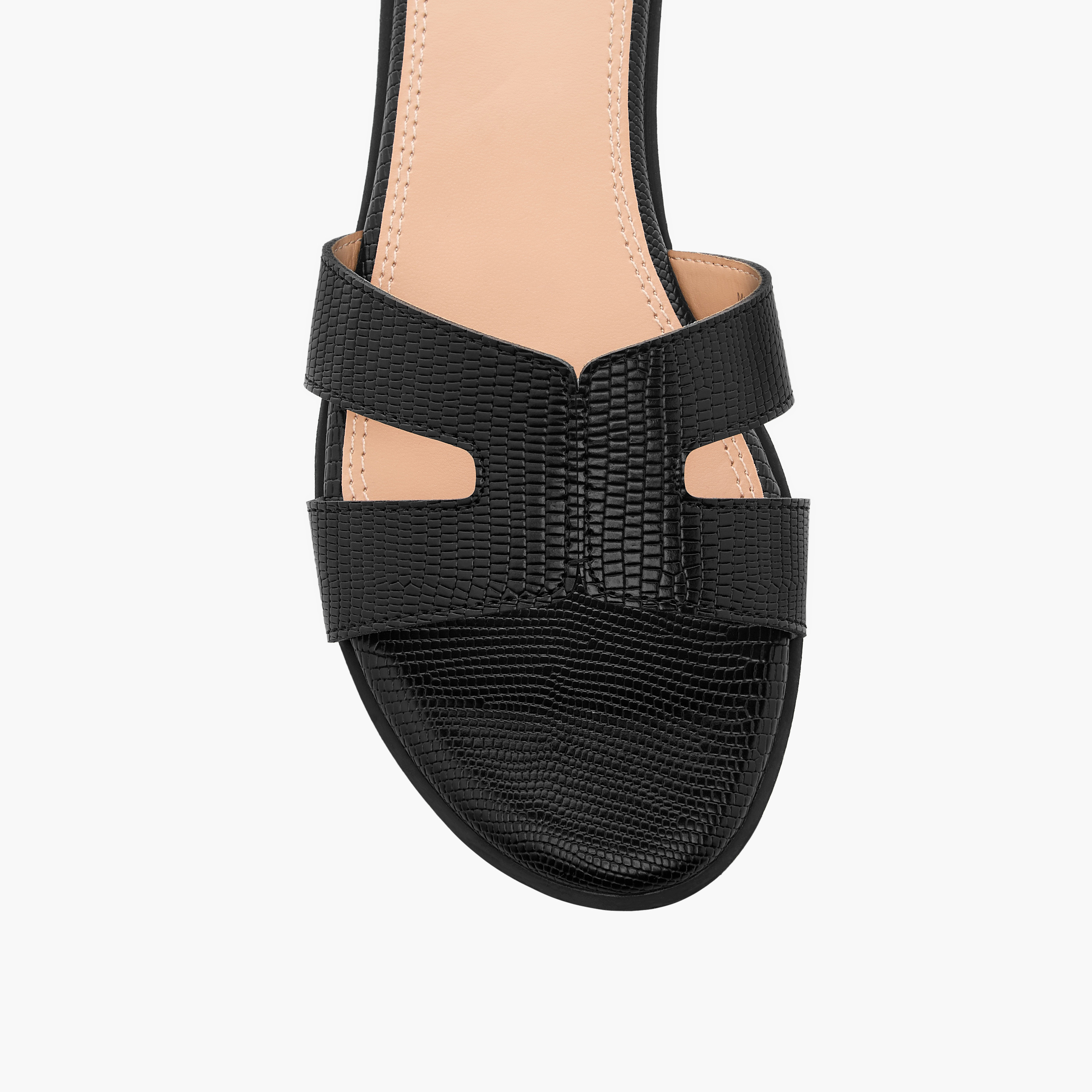 صندل سهل الارتداء بتفاصيل مفرغة من لو كونفورت-women-shoes-flats-sandals-image-4