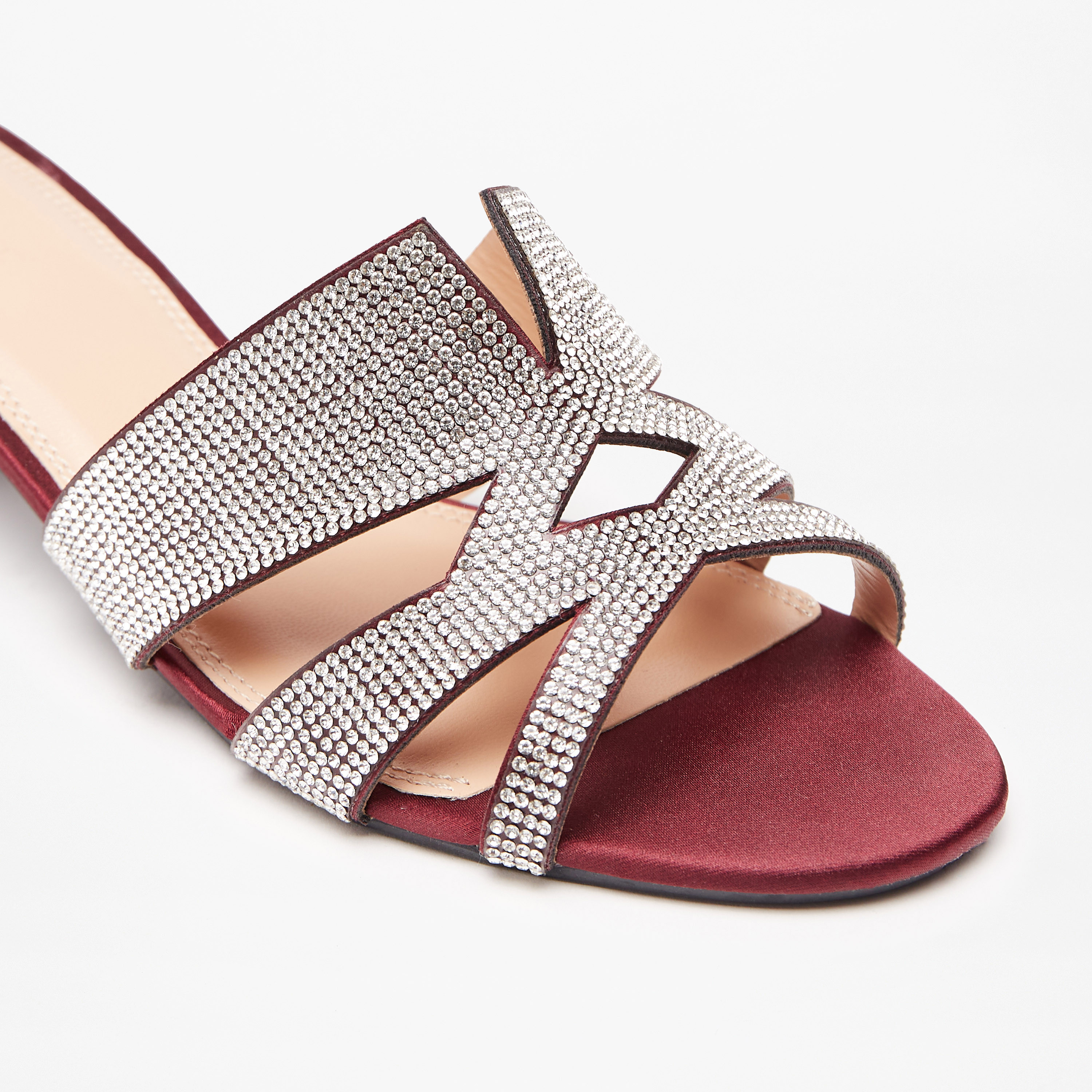 صندل مزيّن سهل الارتداء بكعب سميك للنساء من سيليست-women-shoes-heels-image-15