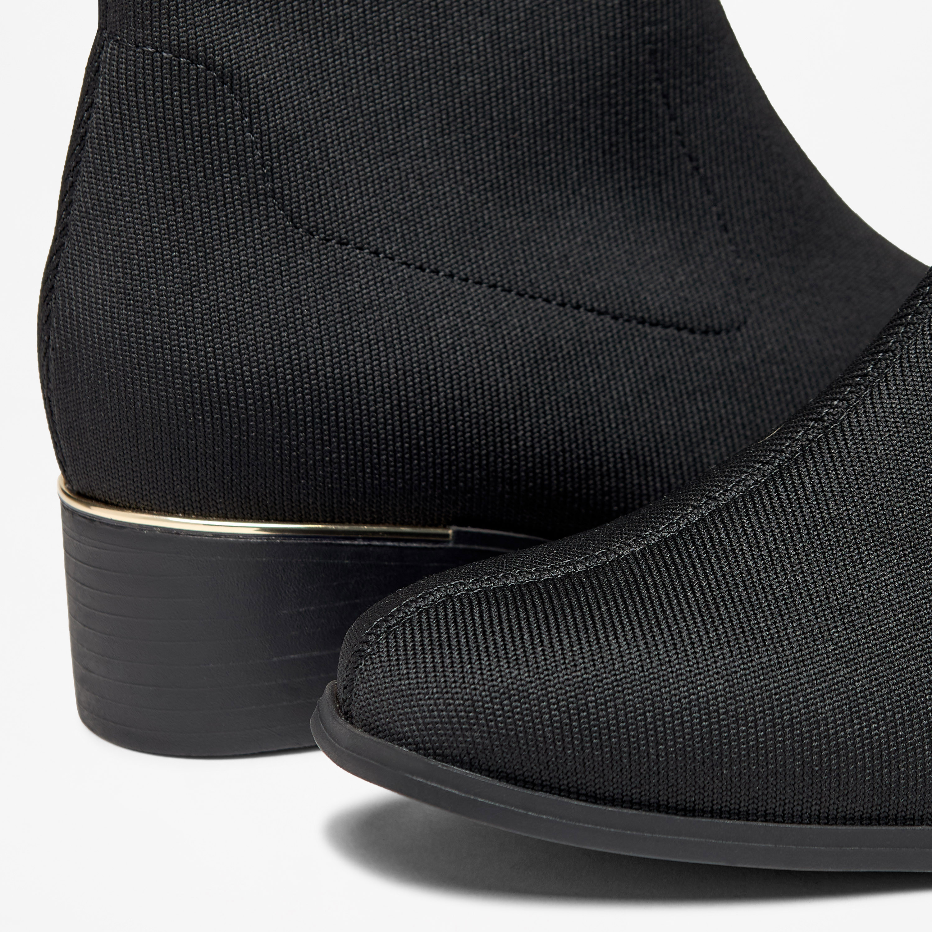 بوت سادة سهل الارتداء بطول الكاحل وبكعب سميك من فلورا بيلا-women-shoes-boots-image-1