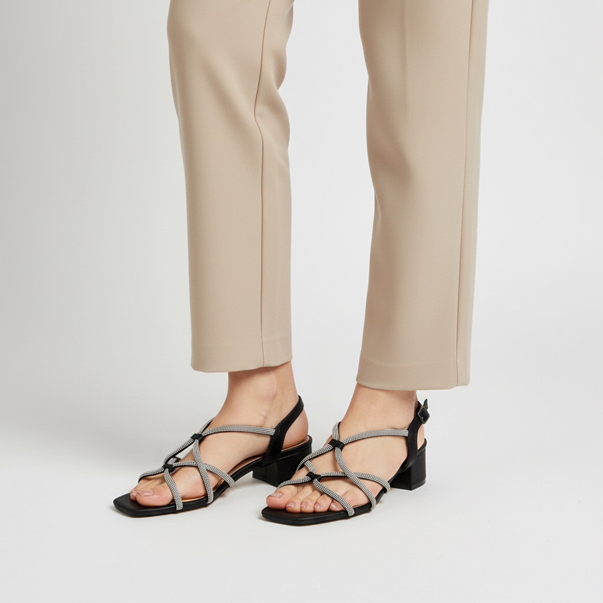 صندل بكعب سميك مزين للنساء من فلورا بيلا-women-shoes-sandals-heeled-image-2