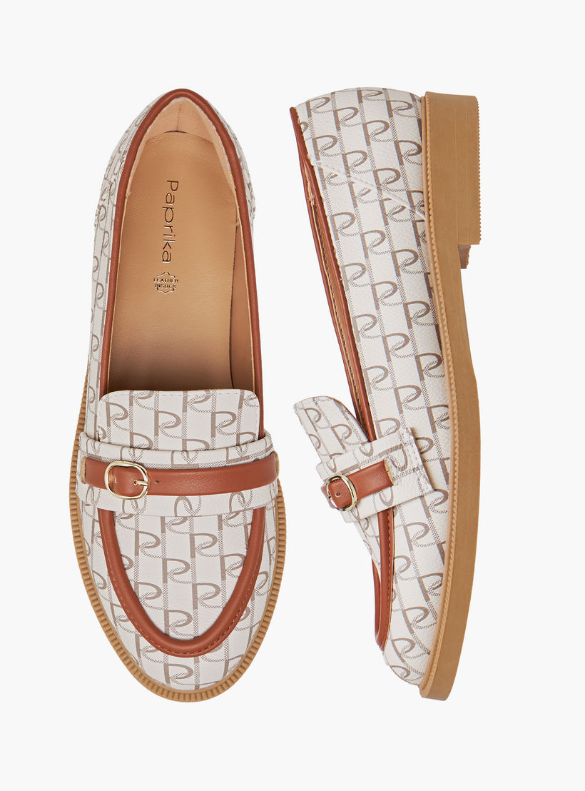 حذاء خفيف سهل الارتداء بطبعات مونوجرام وزينة إبزيم من بابريكا-women-shoes-loafersandmoccasins-image-1