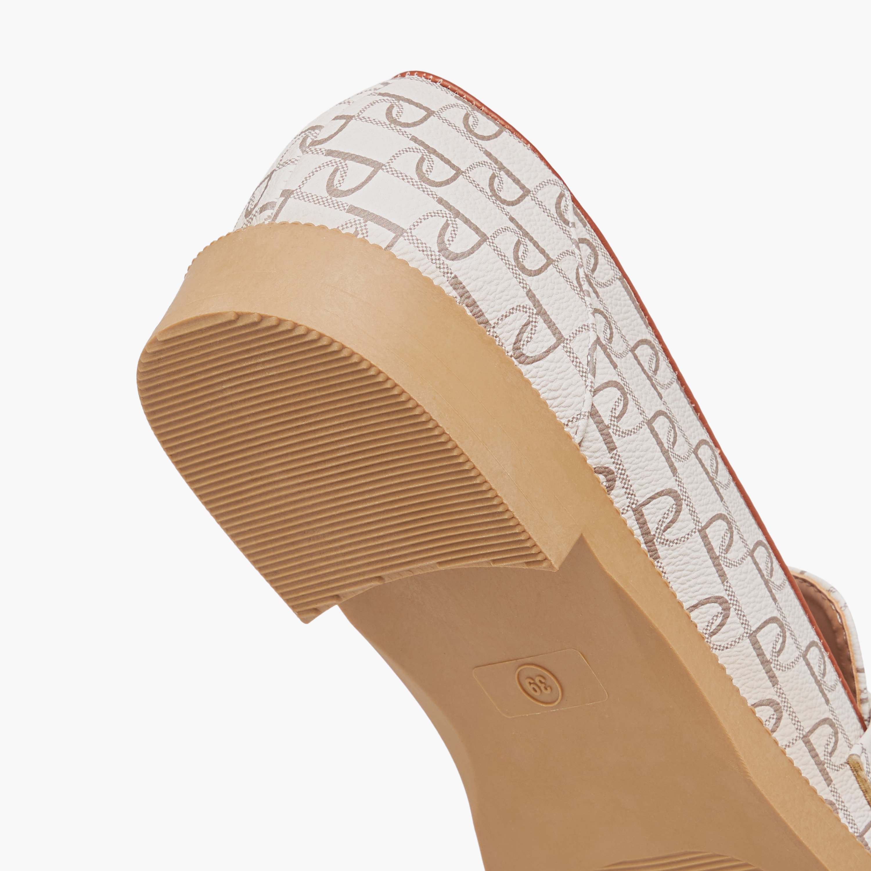 حذاء خفيف سهل الارتداء بطبعات مونوجرام وزينة إبزيم من بابريكا-women-shoes-loafersandmoccasins-image-4