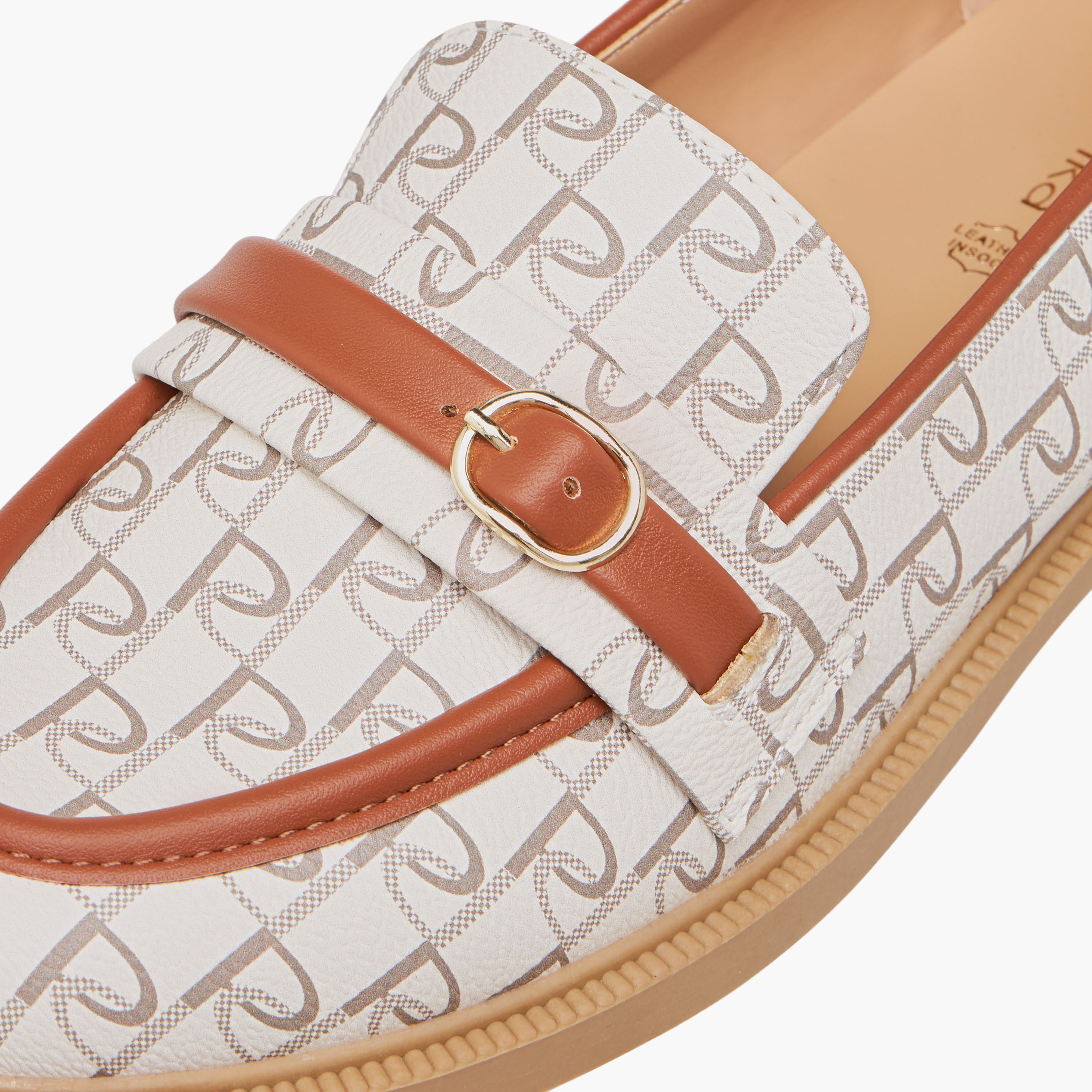 حذاء خفيف سهل الارتداء بطبعات مونوجرام وزينة إبزيم من بابريكا-women-shoes-loafersandmoccasins-image-5