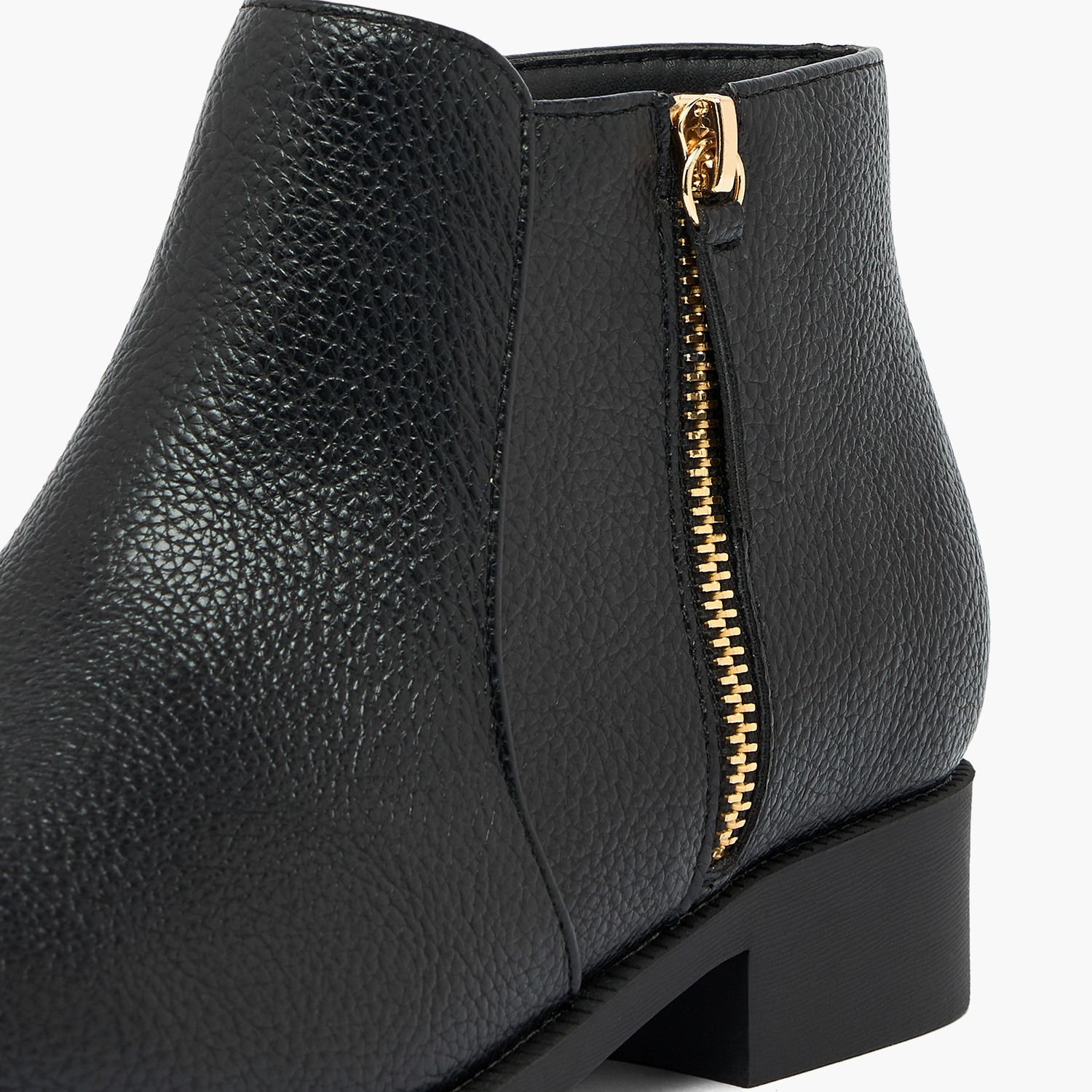 بوت بارز الملمس بطول الكاحل للنساء من فلورا بيلا من شو إكسبريس-women-shoes-boots-image-4