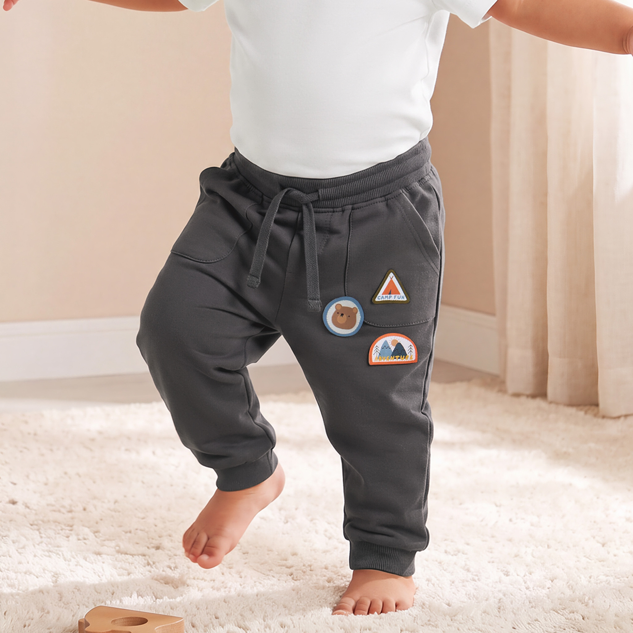 طقم بناطيل رياضية برباط مطاطي وطبعات متنوعة قطعتين من جونيورز-baby-boys-clothing-bottoms-joggersandtrackpants-image-2