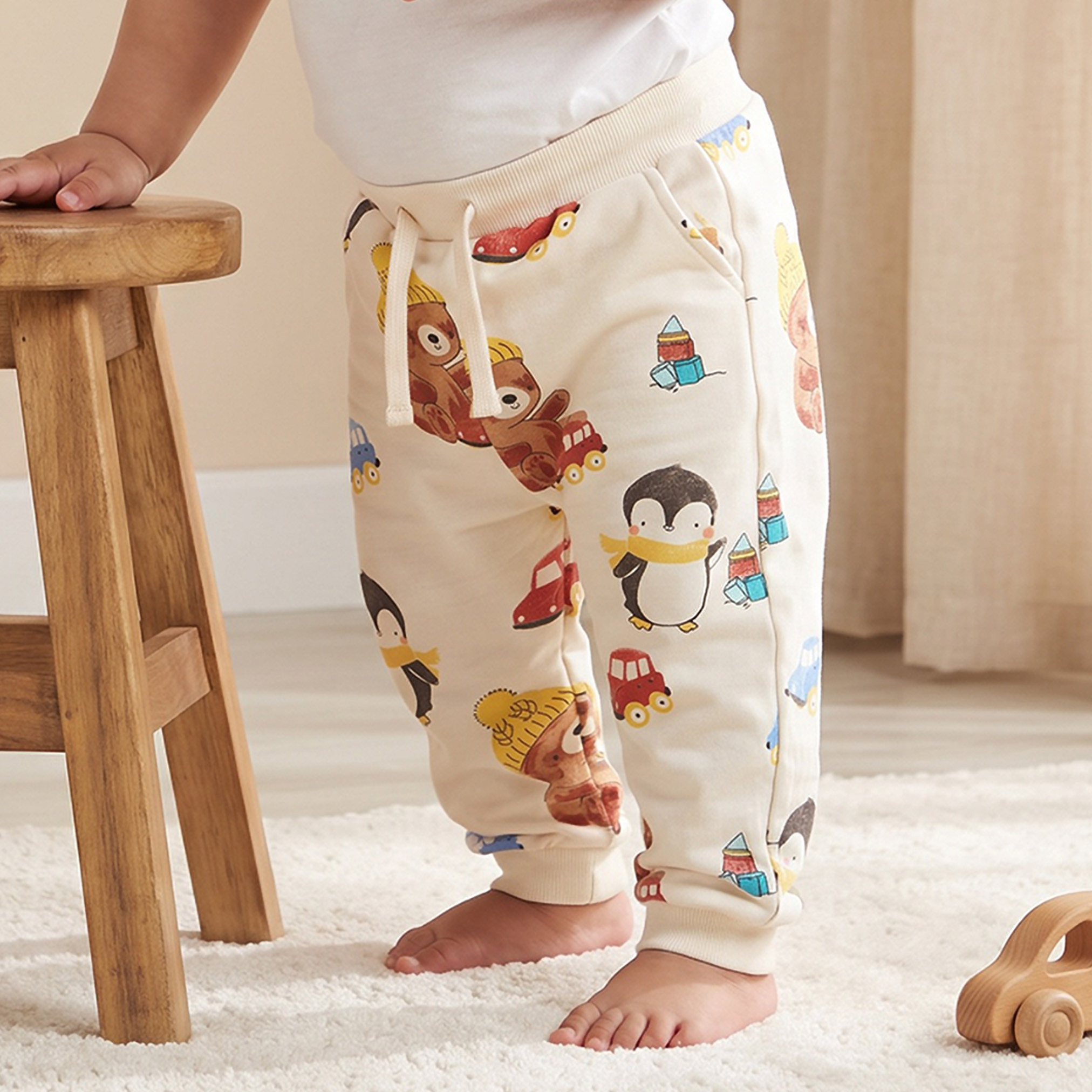 بنطلون رياضي بخصر مطاطي برباط وبطبعات من جونيورز-baby-boys-clothing-bottoms-joggersandtrackpants-image-1