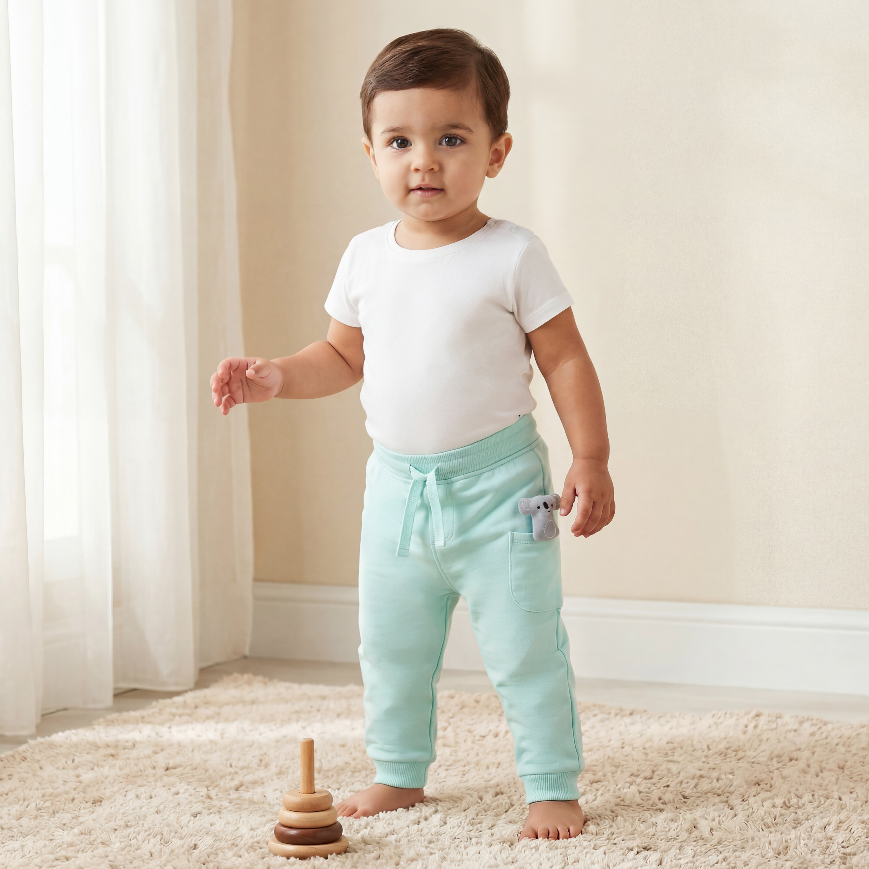 بنطلون رياضي بخصر مطاطي وتفاصيل زخارف من جونيورز - طقم من قطعتين-baby-boys-clothing-bottoms-joggersandtrackpants-image-2