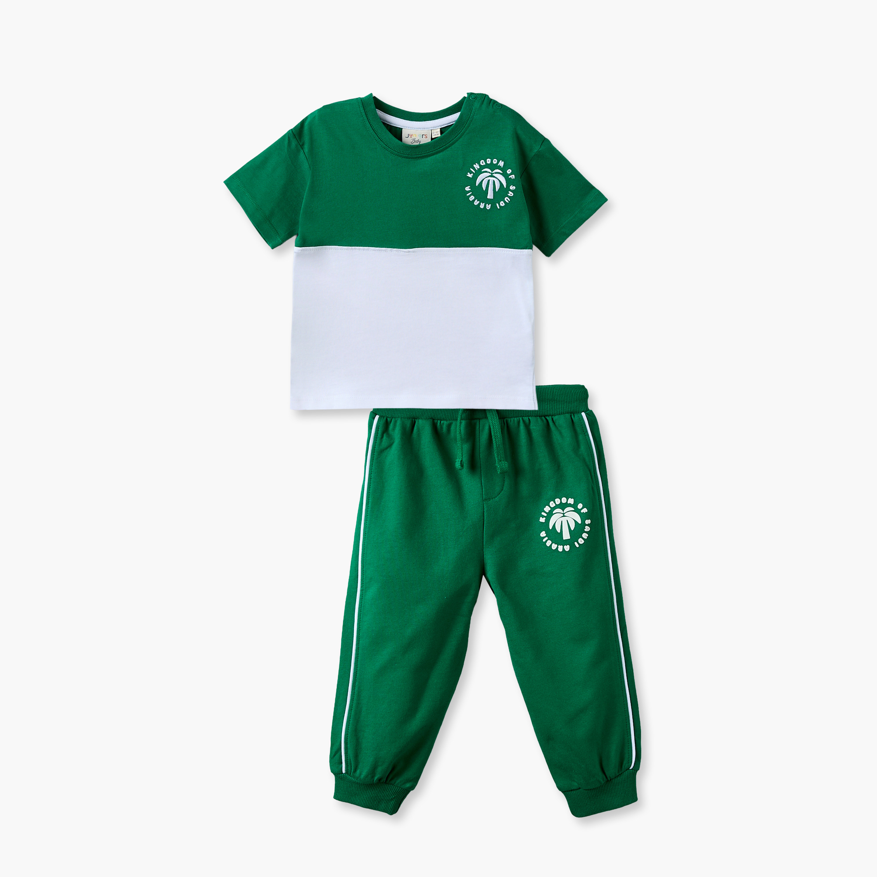 طقم تيشيرت بياقة ضيقة وأكمام قصيرة وبنطلون رياضي بطبعات من جونيورز-baby-boys-clothing-setsandcoords-image-2