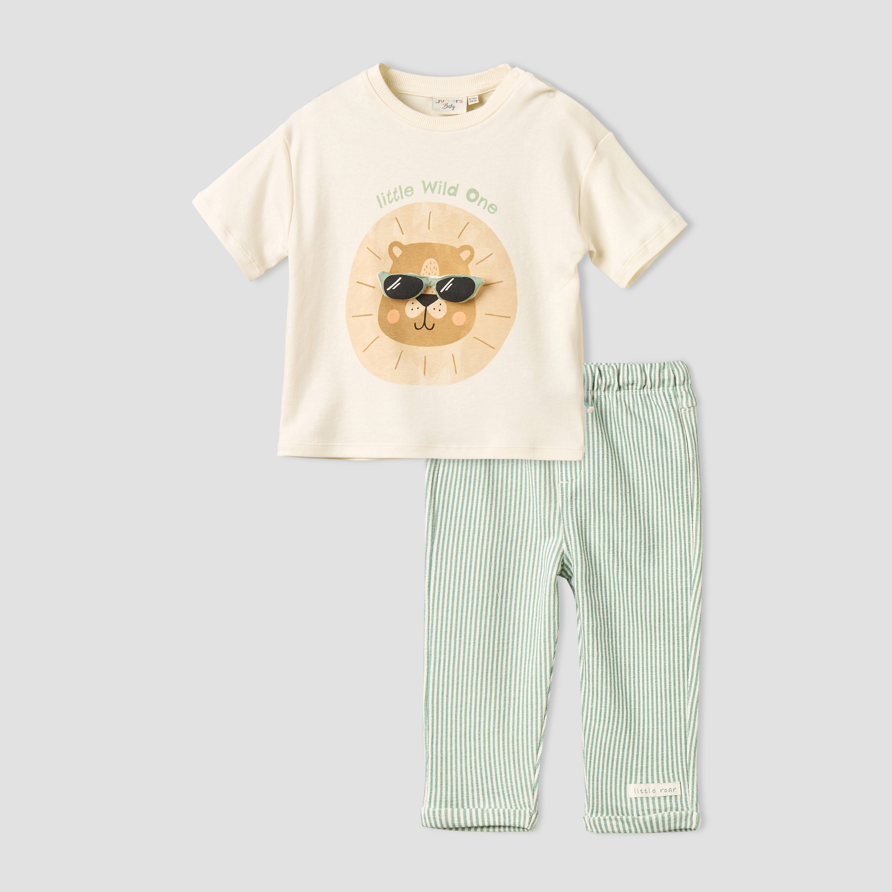 طقم بنطلون وتيشيرت بياقة ضيقة وأكمام قصيرة وطبعات أسد من جونيورز-baby-boys-clothing-setsandcoords-image-1