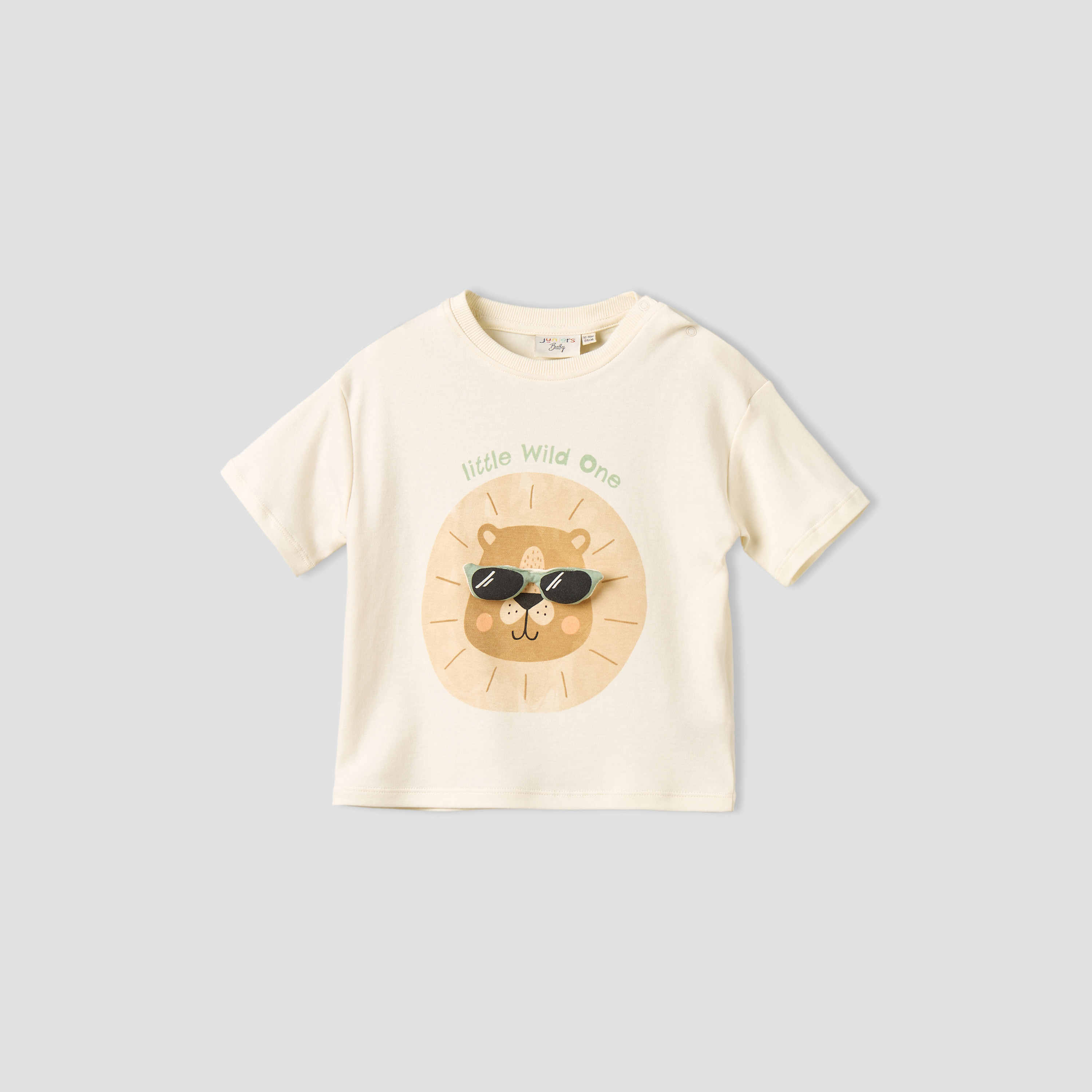 طقم بنطلون وتيشيرت بياقة ضيقة وأكمام قصيرة وطبعات أسد من جونيورز-baby-boys-clothing-setsandcoords-image-2