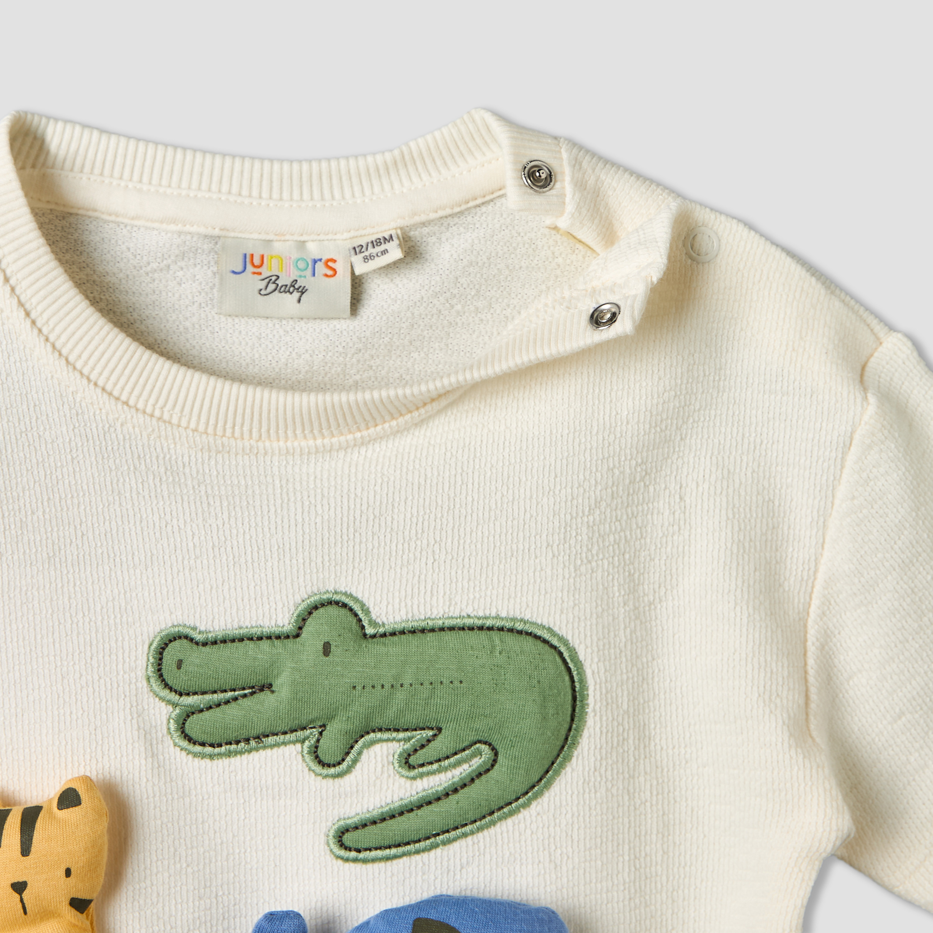 طقم تيشيرت بياقة ضيقة وأكمام قصيرة وشورت بزخارف سفاري من جونيورز-baby-boys-clothing-setsandcoords-image-8