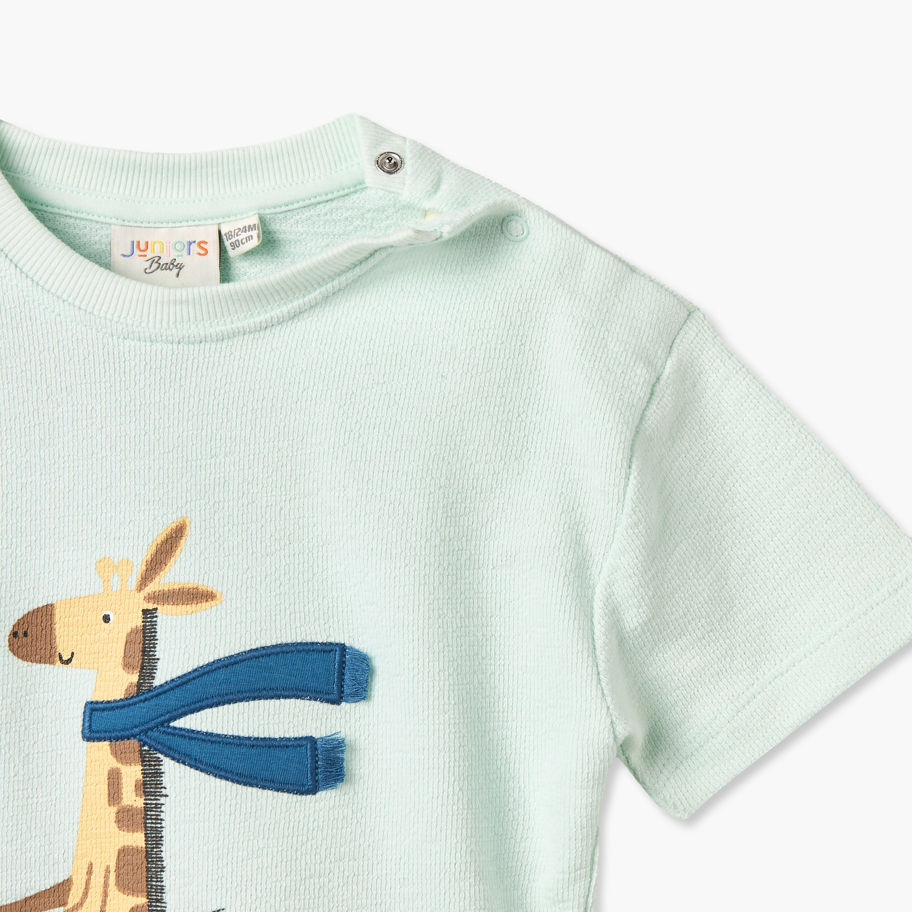 طقم تيشيرت بياقة ضيقة وأكمام قصيرة مع شورت وطبعات زرافة من جونيورز-baby-boys-clothing-setsandcoords-image-7