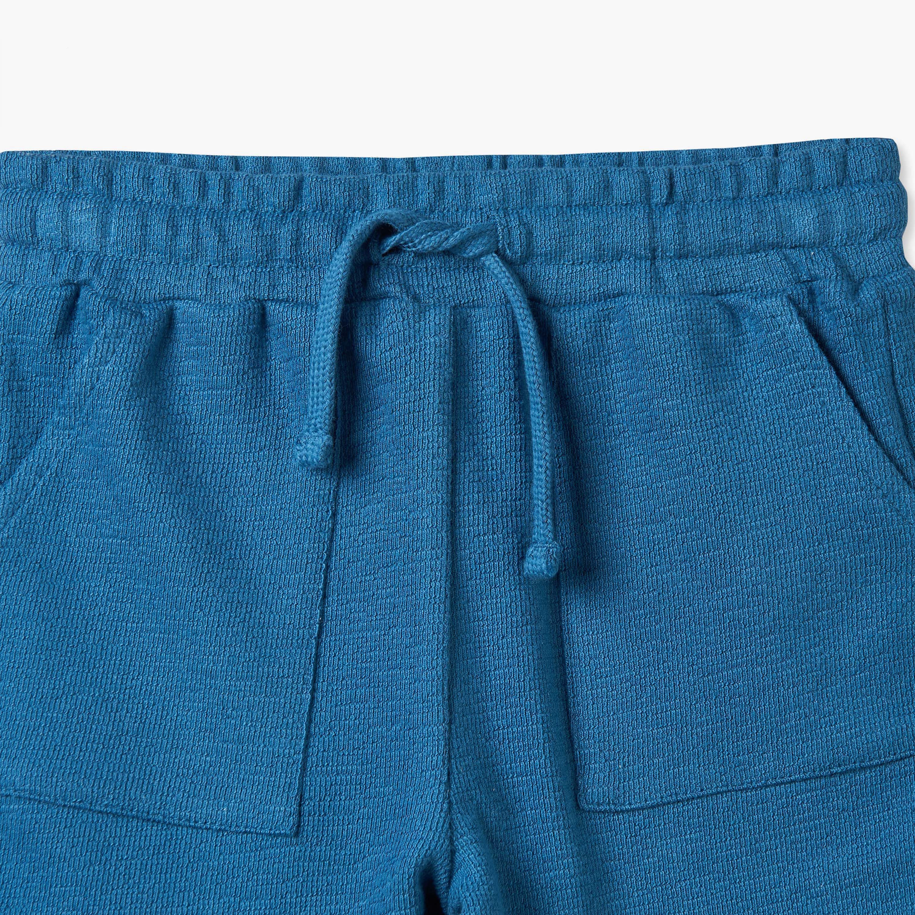 طقم تيشيرت بياقة ضيقة وأكمام قصيرة مع شورت وطبعات زرافة من جونيورز-baby-boys-clothing-setsandcoords-image-8