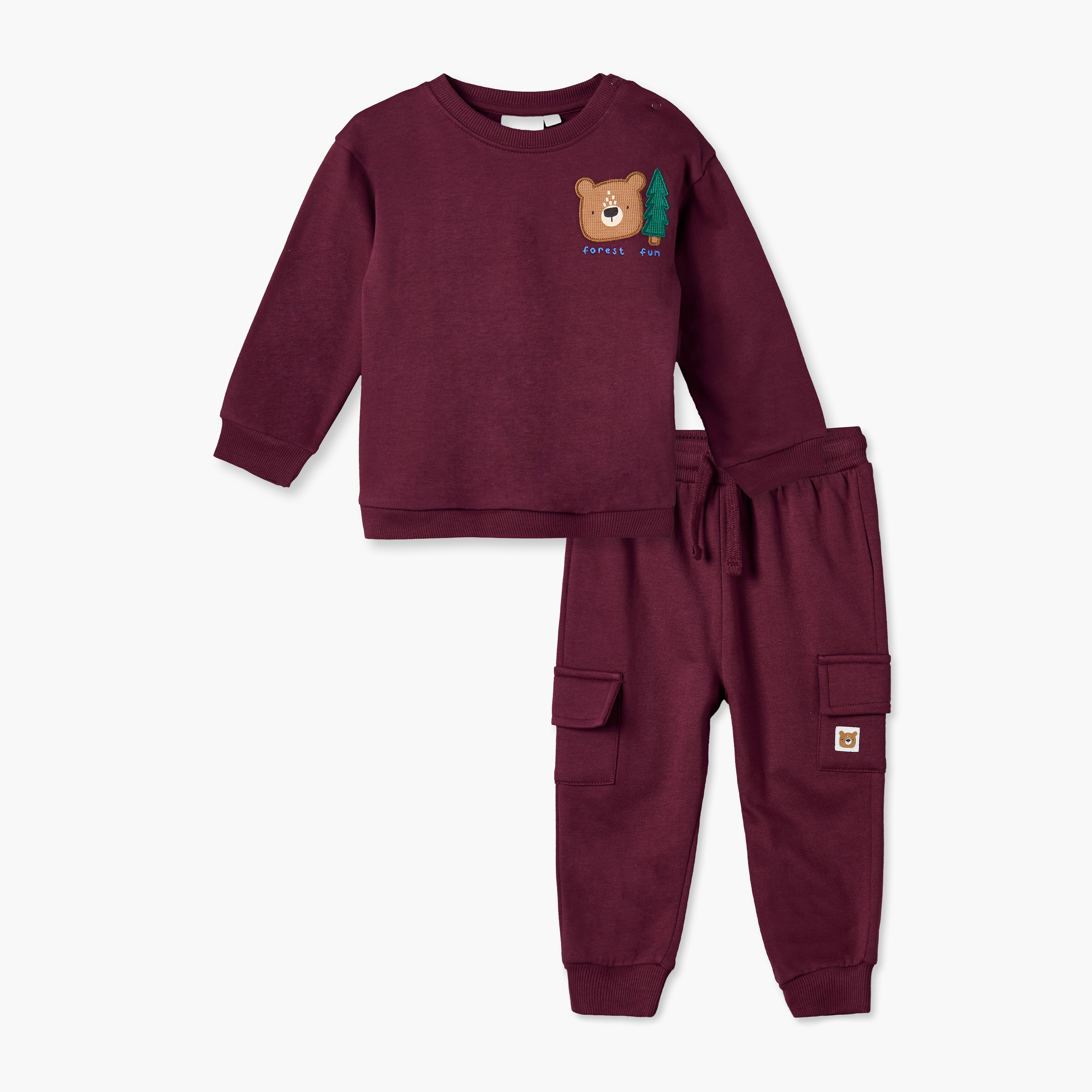 طقم بنطلون رياضي وسويت شيرت بياقة ضيقة وأكمام طويلة وطبعات من جونيورز-baby-boys-clothing-winterwear-setsandcoords-image-1