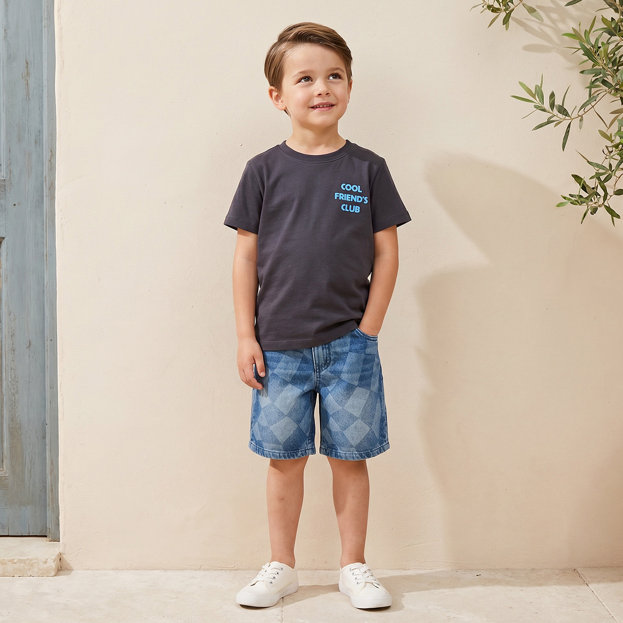 تيشيرت برقبة ضيقة وأكمام قصيرة وطبعات شعار من جونيورز-boys-clothing-tshirtsandpolos-image-2