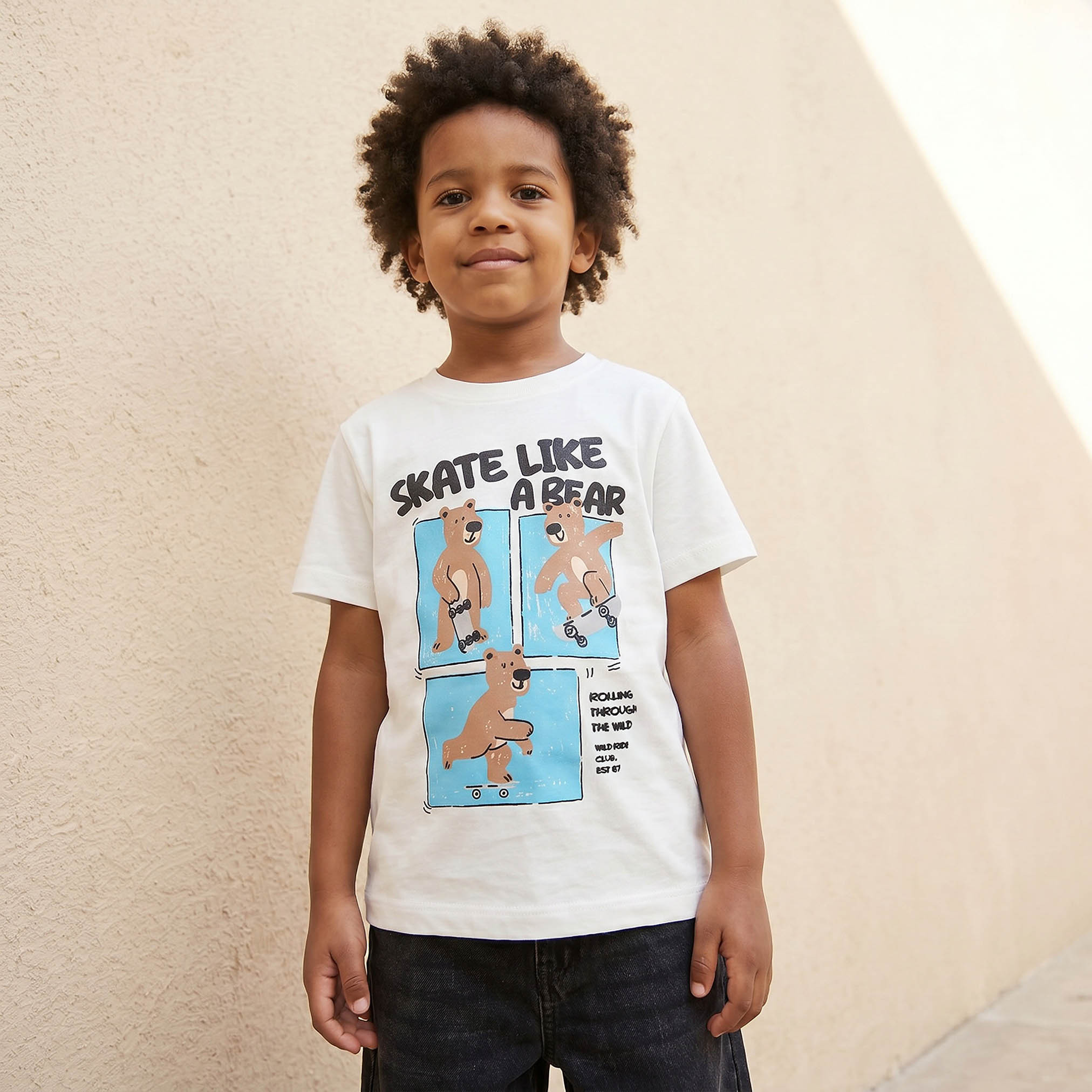 تيشيرت بياقة دائرية وأكمام قصيرة بطبعة دب من جونيورز-boys-clothing-tshirtsandpolos-image-1