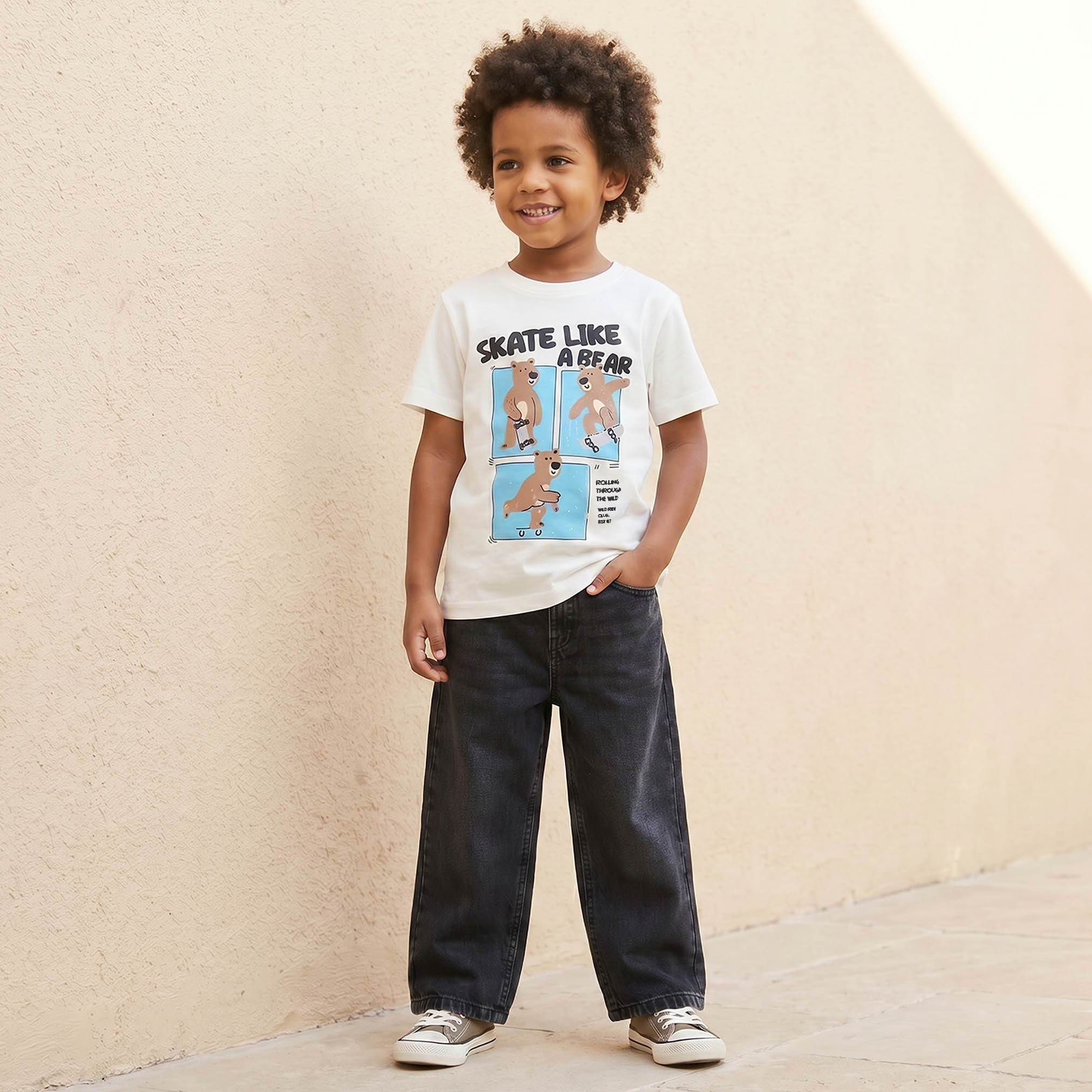 تيشيرت بياقة دائرية وأكمام قصيرة بطبعة دب من جونيورز-boys-clothing-tshirtsandpolos-image-2