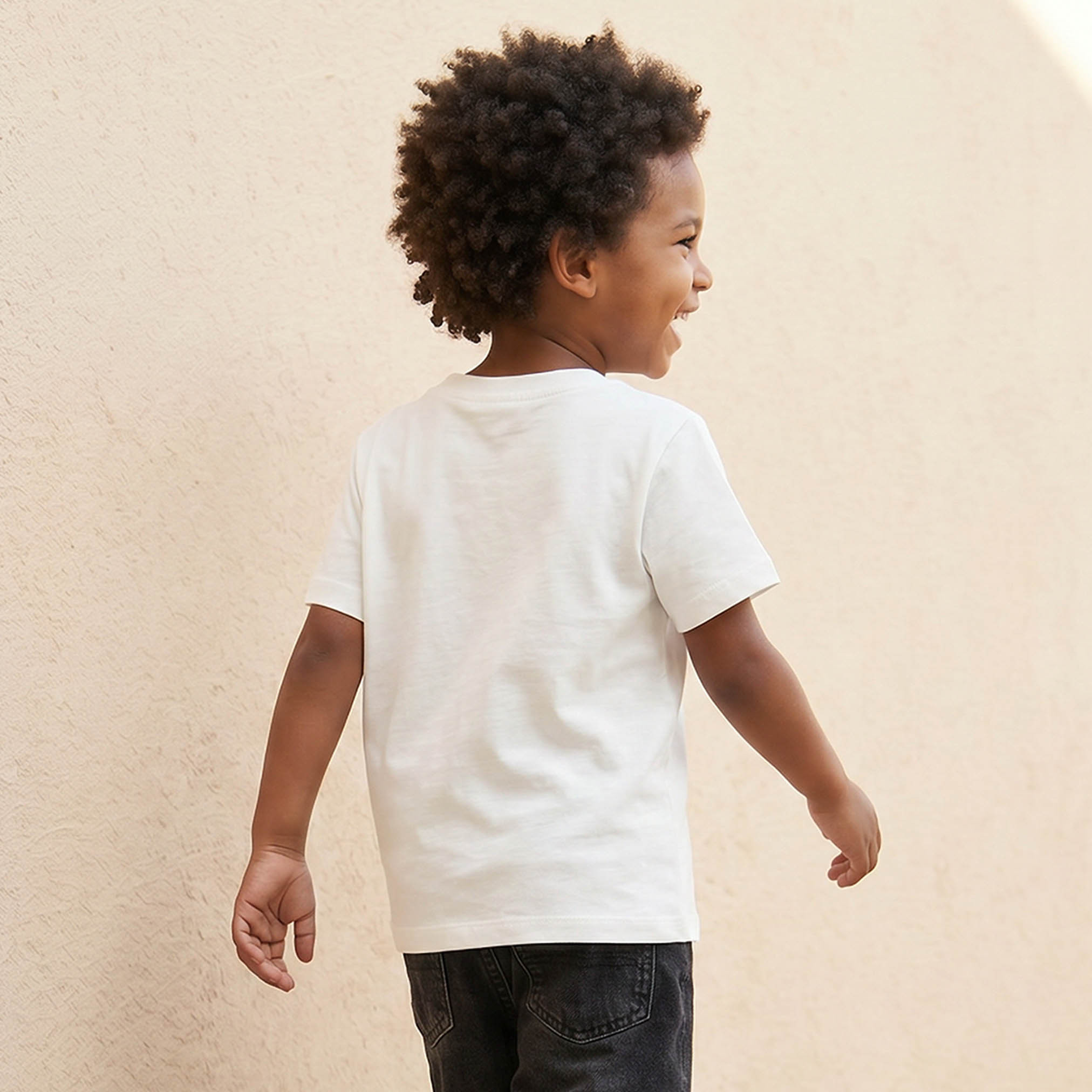 تيشيرت بياقة دائرية وأكمام قصيرة بطبعة دب من جونيورز-boys-clothing-tshirtsandpolos-image-3