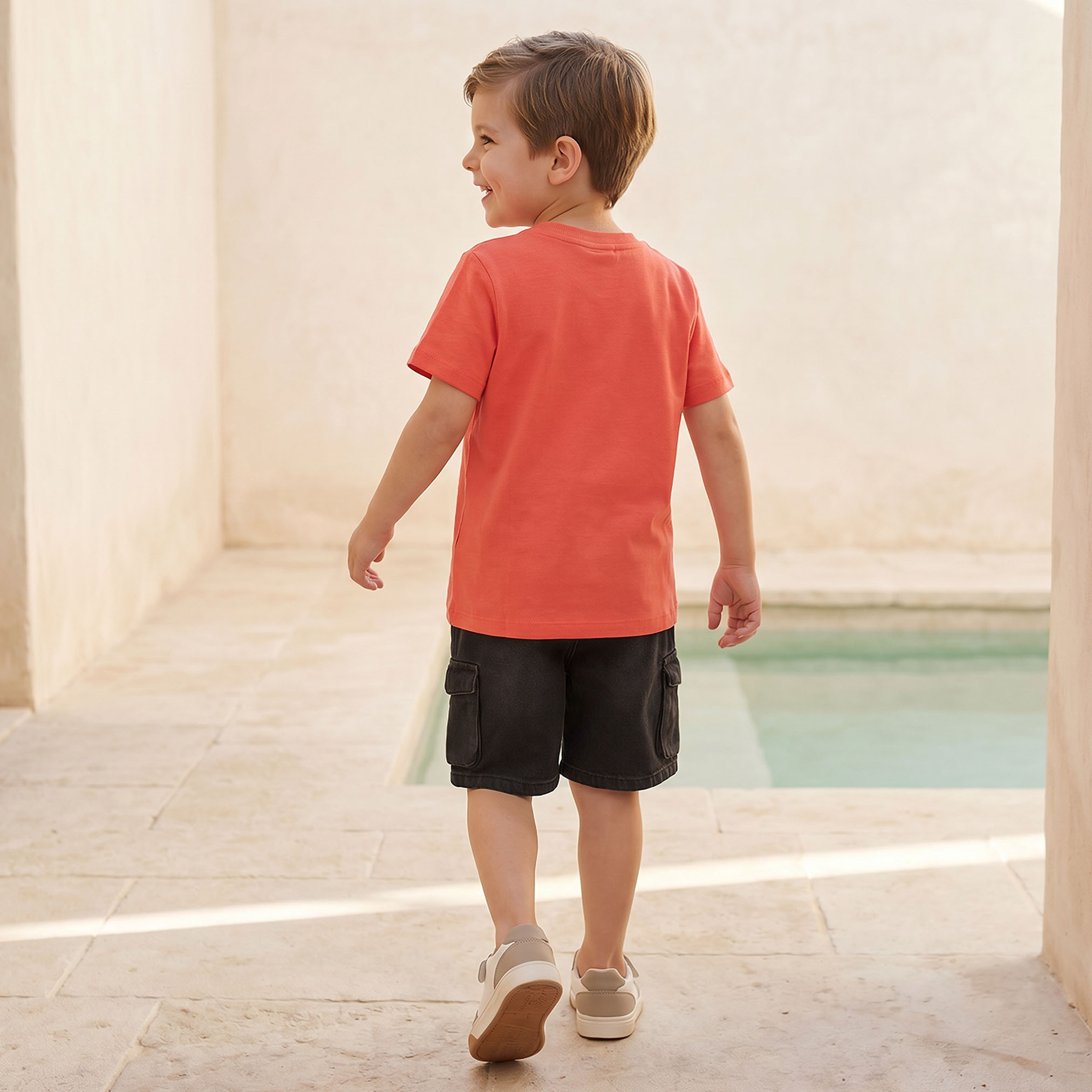 تيشيرت بياقة دائرية وأكمام قصيرة مع تطريز روبوت من جونيورز-boys-clothing-setsandcoords-image-4