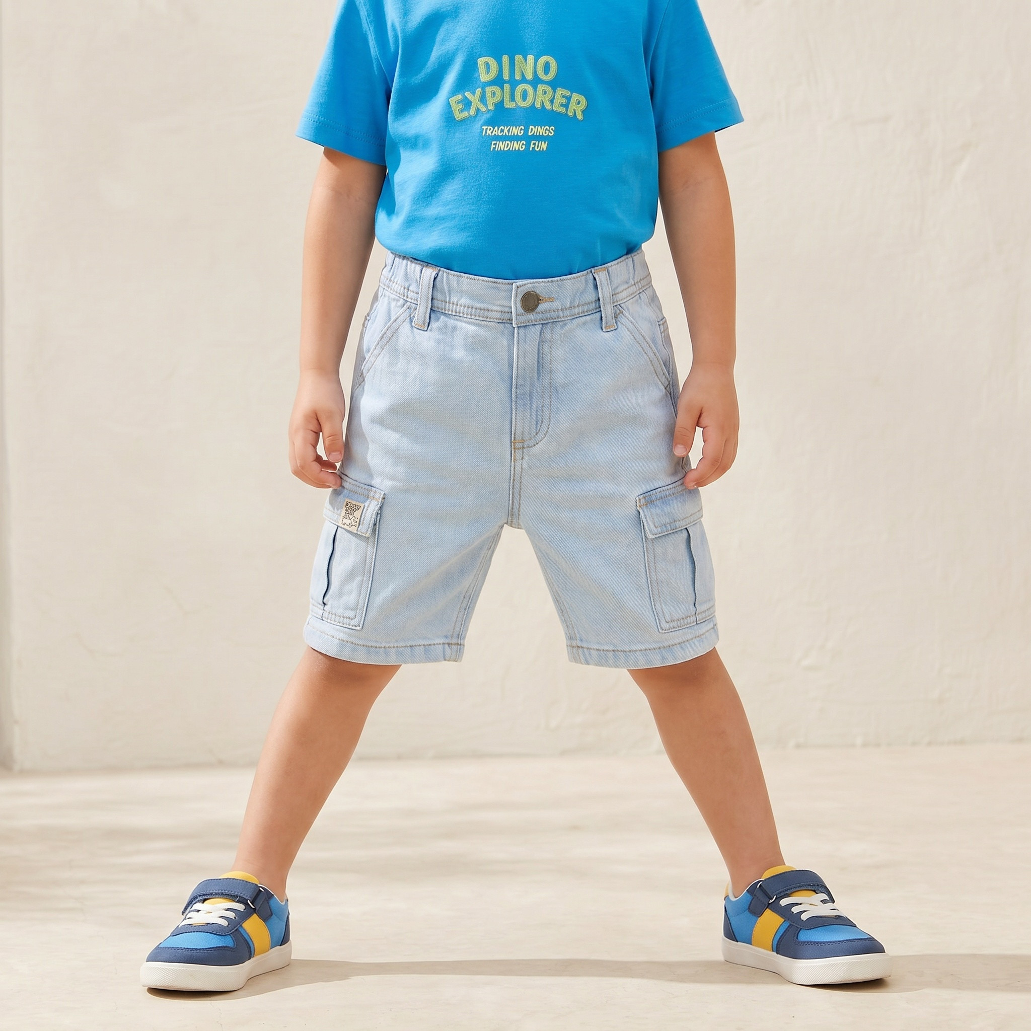 تيشيرت بياقة ضيقة وأكمام قصيرة وطبعات ديناصور من جونيورز-boys-clothing-tshirtsandpolos-image-4
