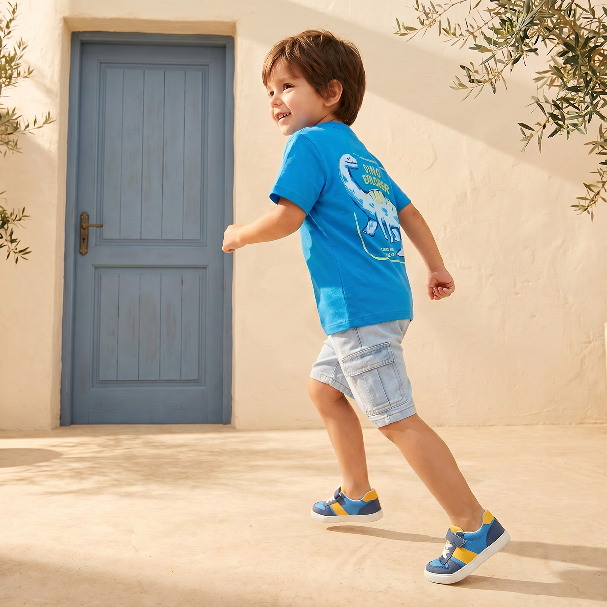 تيشيرت بياقة ضيقة وأكمام قصيرة وطبعات ديناصور من جونيورز-boys-clothing-tshirtsandpolos-image-7