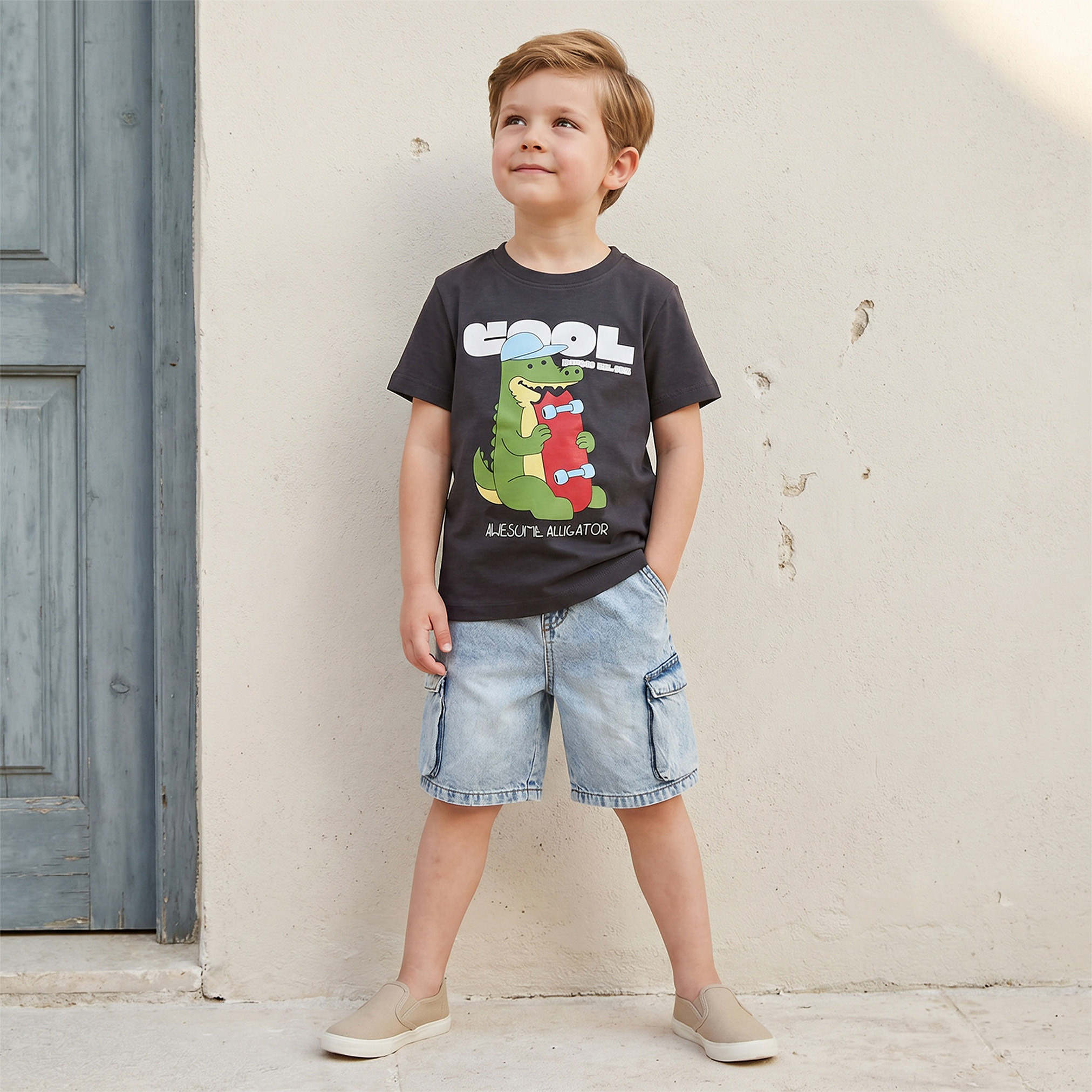 تيشيرت بياقة ضيقة وأكمام قصيرة وطبعات تمساح من جونيورز-boys-clothing-tshirtsandpolos-image-2
