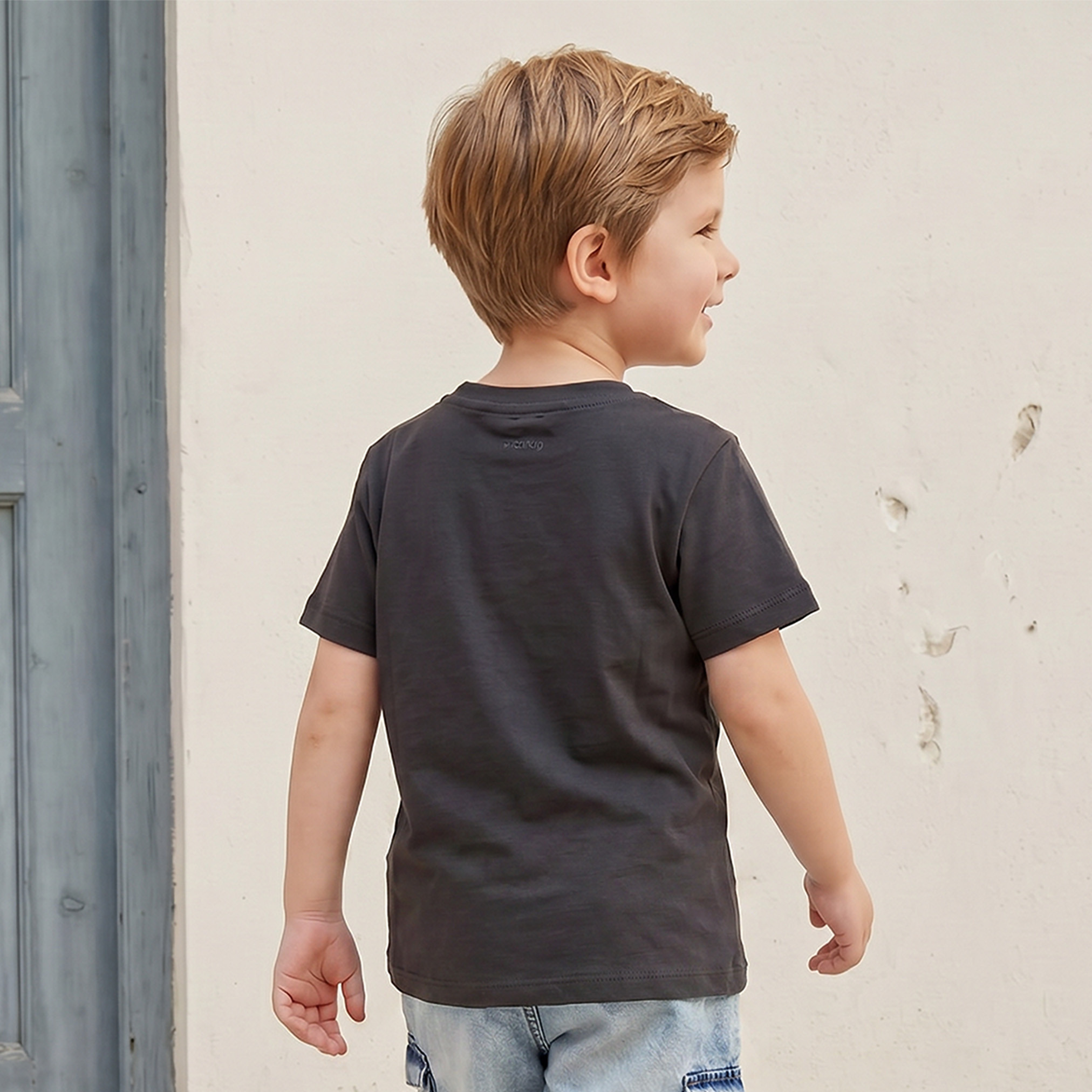 تيشيرت بياقة ضيقة وأكمام قصيرة وطبعات تمساح من جونيورز-boys-clothing-tshirtsandpolos-image-3