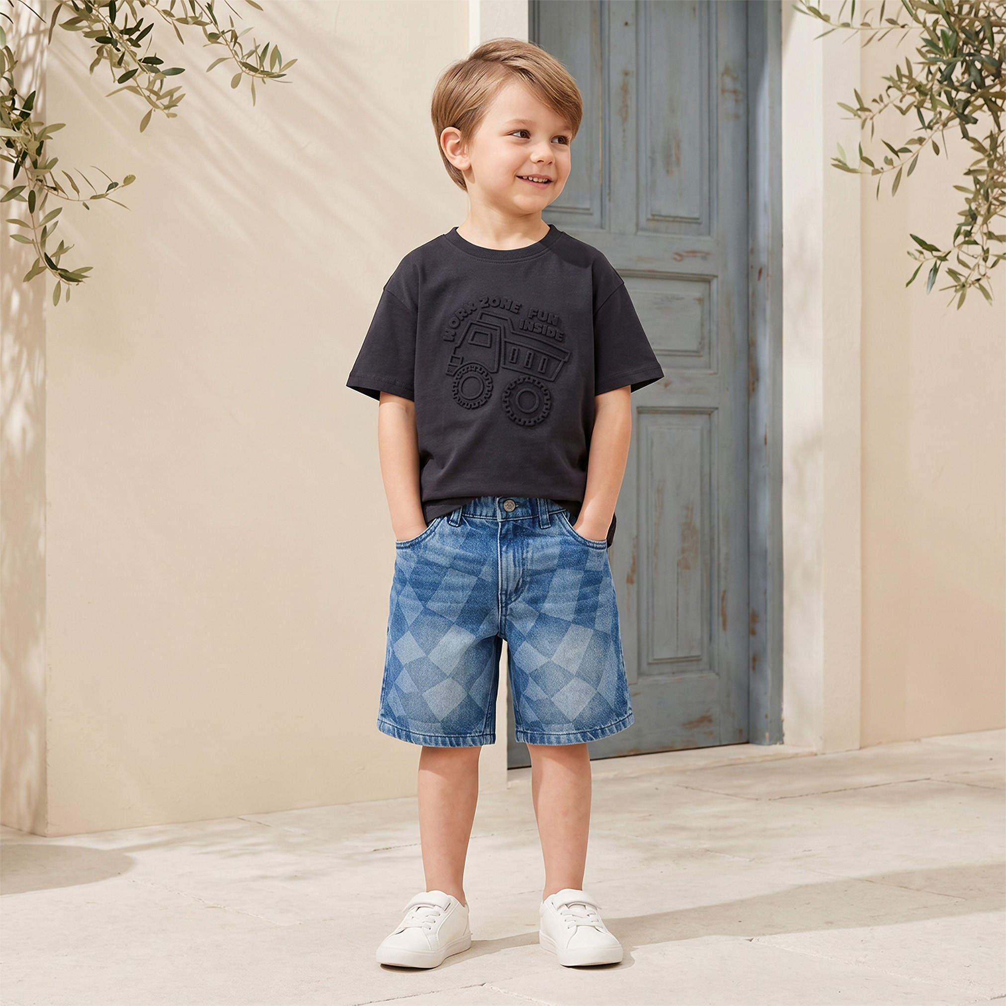تيشيرت بياقة ضيقة وأكمام قصيرة وطبعات منقوشة من جونيورز-boys-clothing-tshirtsandpolos-image-2