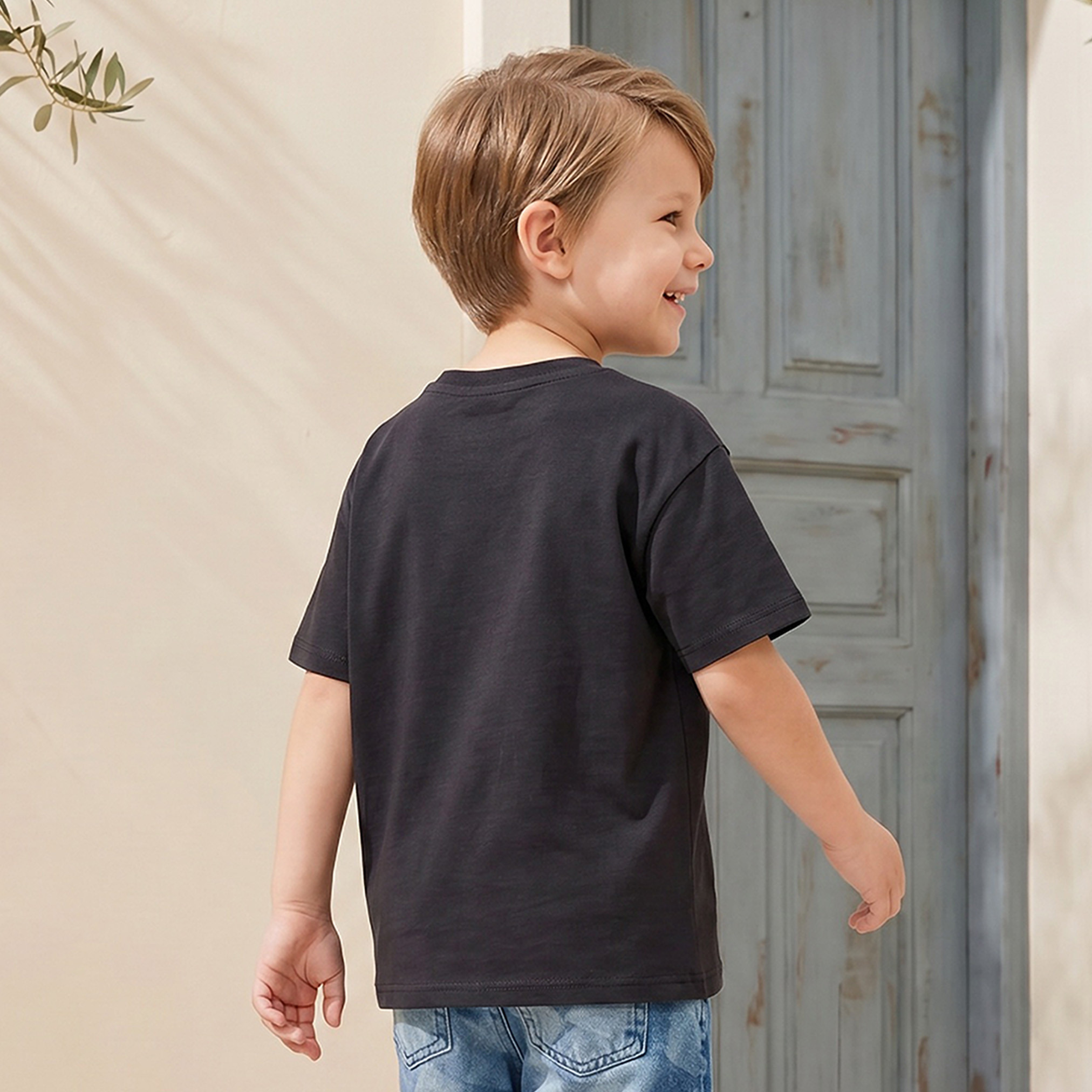 تيشيرت بياقة ضيقة وأكمام قصيرة وطبعات منقوشة من جونيورز-boys-clothing-tshirtsandpolos-image-3