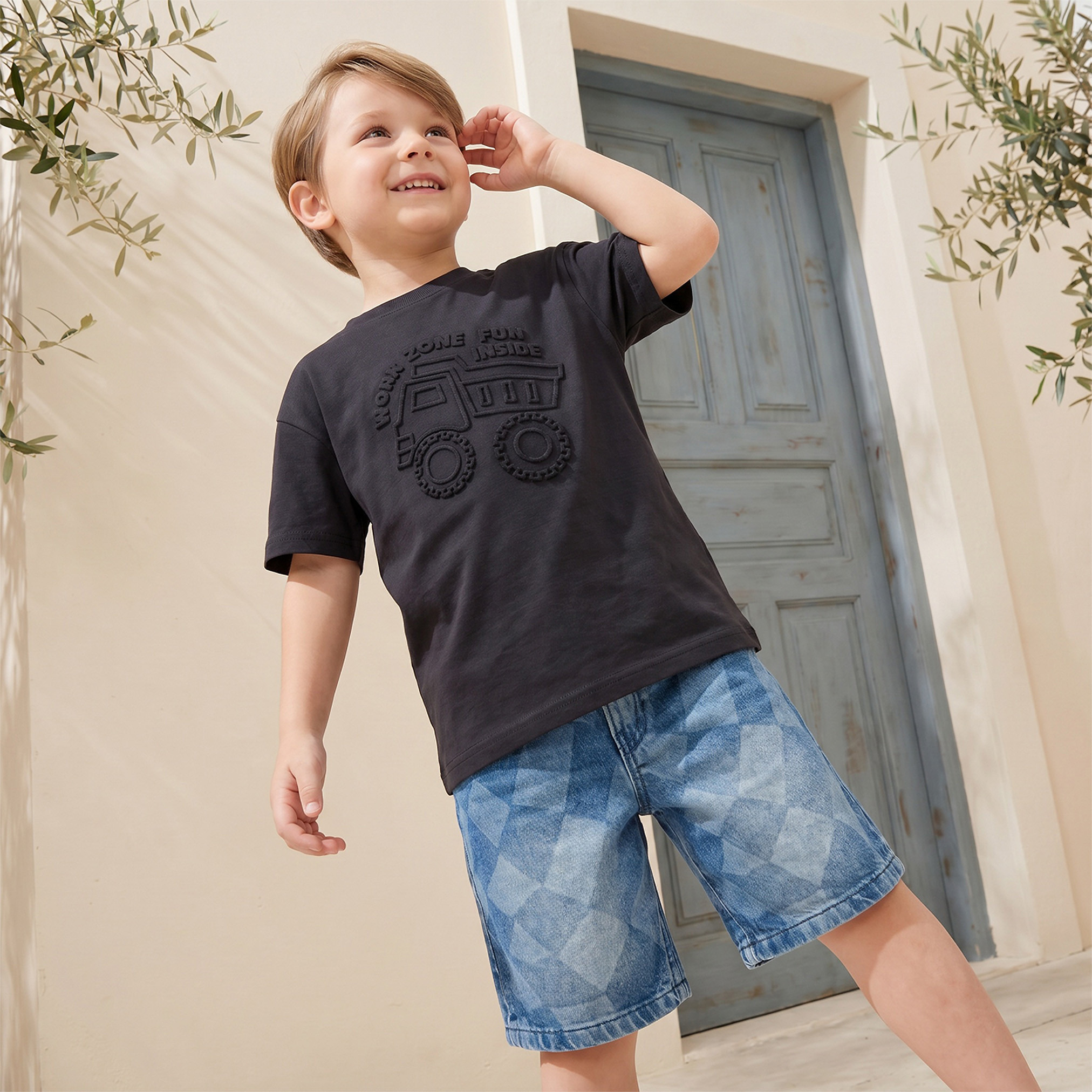 تيشيرت بياقة ضيقة وأكمام قصيرة وطبعات منقوشة من جونيورز-boys-clothing-tshirtsandpolos-image-5