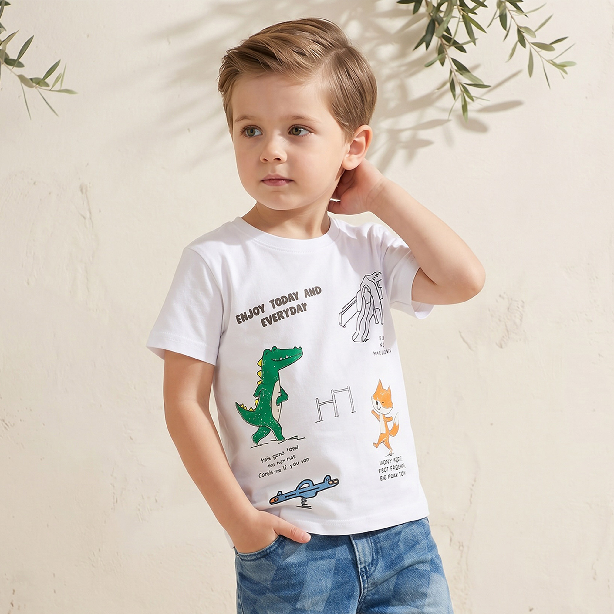 تيشيرت بياقة ضيقة وأكمام قصيرة وطبعات جرافيك من جونيورز-boys-clothing-tshirtsandpolos-image-1