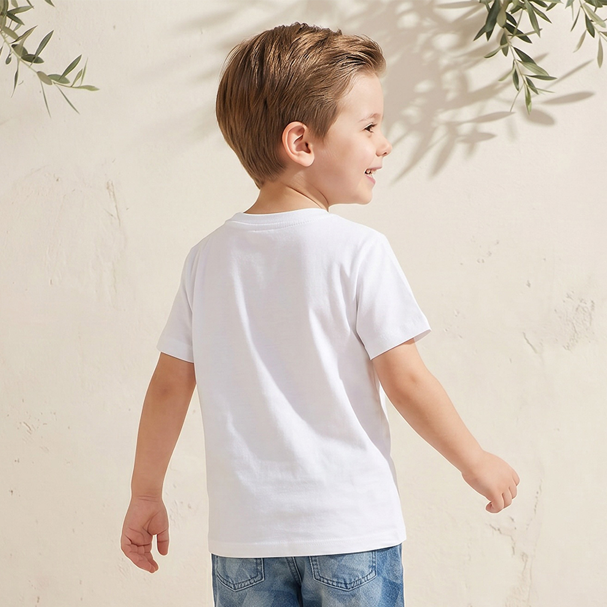 تيشيرت بياقة ضيقة وأكمام قصيرة وطبعات جرافيك من جونيورز-boys-clothing-tshirtsandpolos-image-3