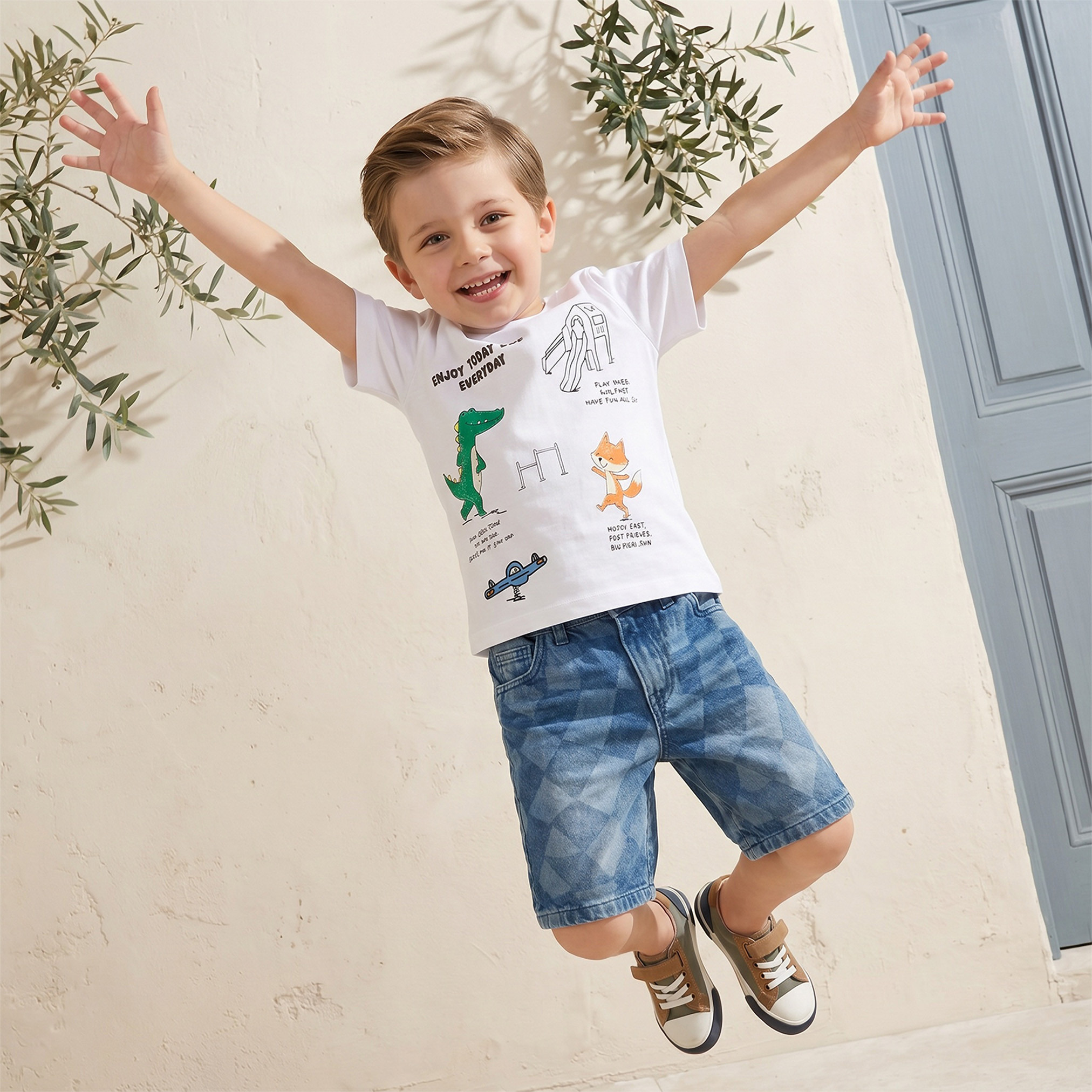 تيشيرت بياقة ضيقة وأكمام قصيرة وطبعات جرافيك من جونيورز-boys-clothing-tshirtsandpolos-image-5