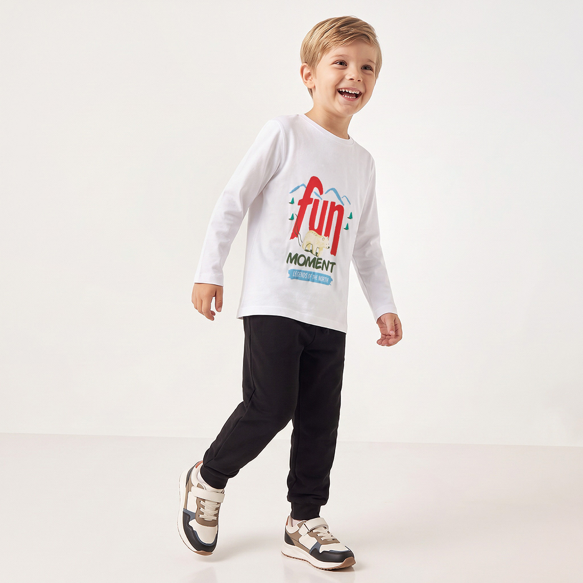 تيشيرت بياقة ضيقة وأكمام طويلة وطبعات من جونيورز-boys-clothing-tshirtsandpolos-image-2