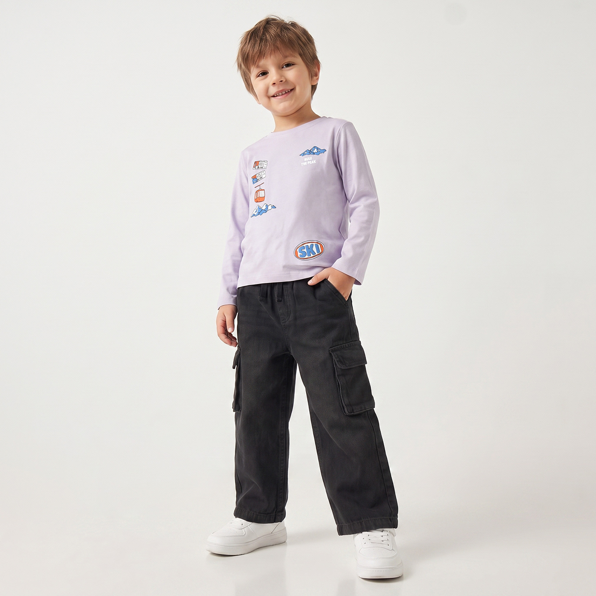 تيشيرت بياقة ضيقة وأكمام طويلة وطبعات جرافيك من جونيورز-boys-clothing-tshirtsandpolos-image-2
