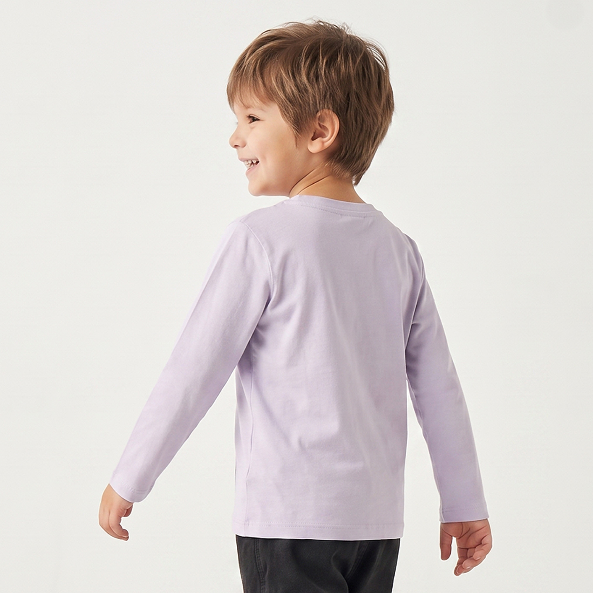 تيشيرت بياقة ضيقة وأكمام طويلة وطبعات جرافيك من جونيورز-boys-clothing-tshirtsandpolos-image-3