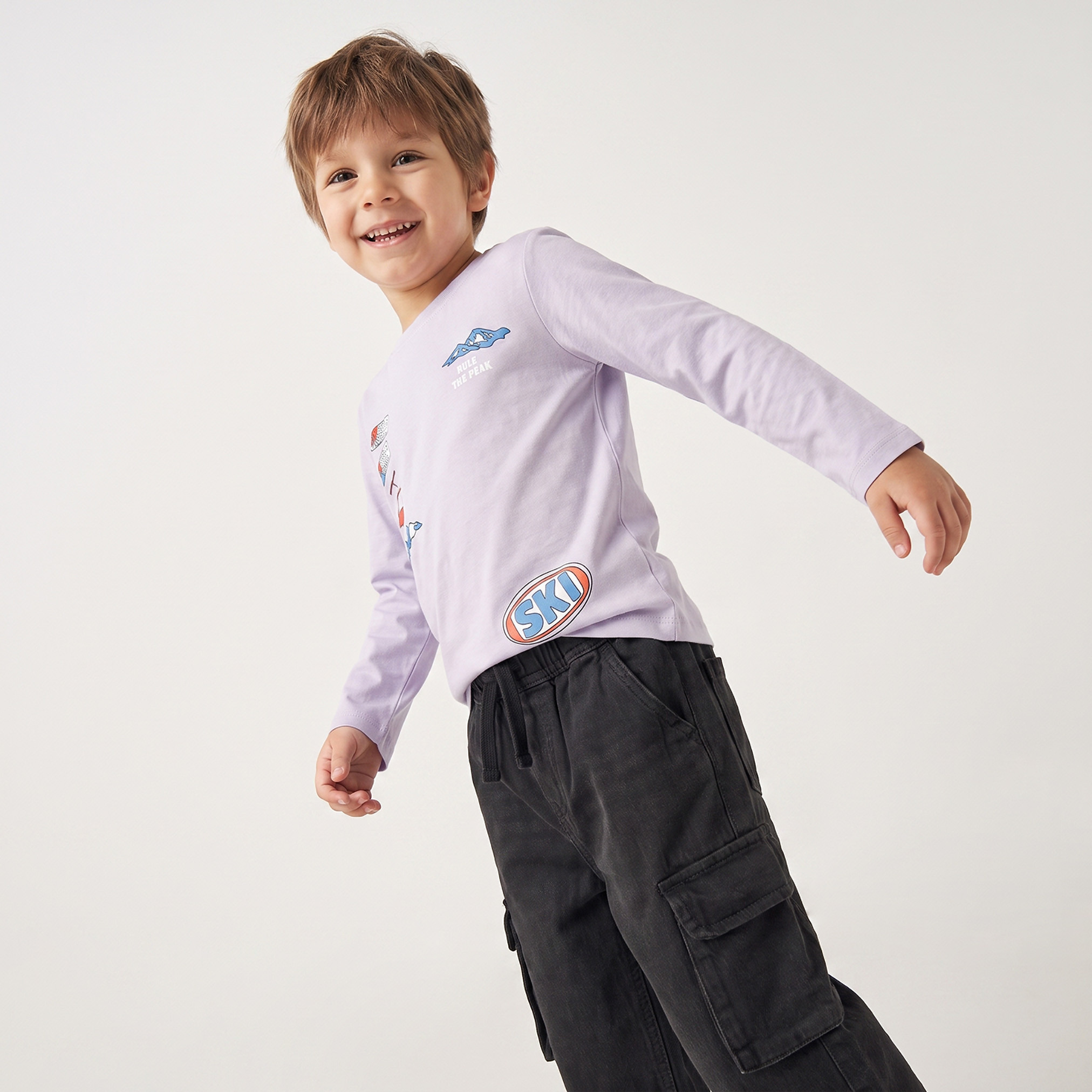 تيشيرت بياقة ضيقة وأكمام طويلة وطبعات جرافيك من جونيورز-boys-clothing-tshirtsandpolos-image-4