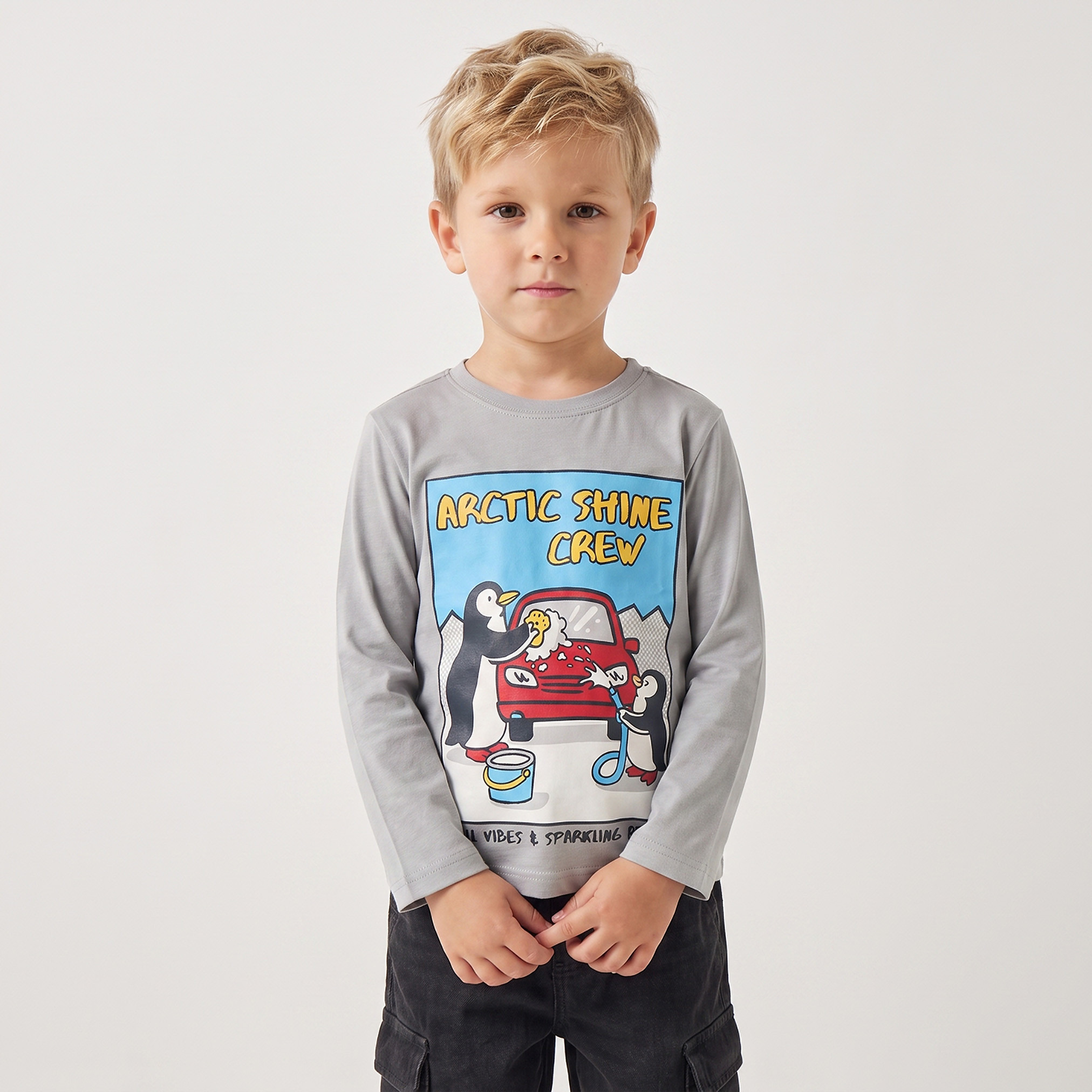 تيشيرت بأكمام طويلة وياقة ضيقة وطبعات بطريق من جونيورز-boys-clothing-tshirtsandpolos-image-1