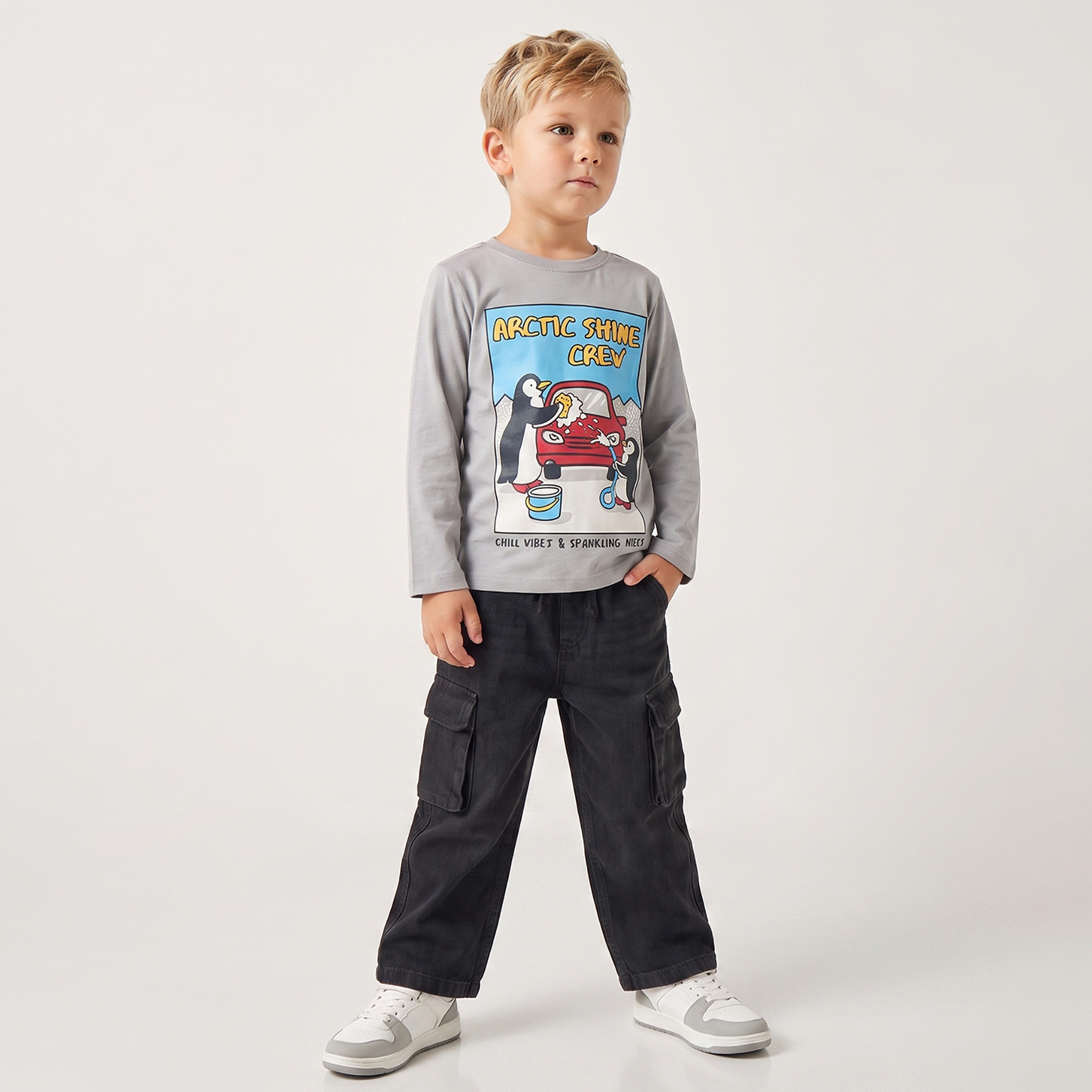 تيشيرت بأكمام طويلة وياقة ضيقة وطبعات بطريق من جونيورز-boys-clothing-tshirtsandpolos-image-2