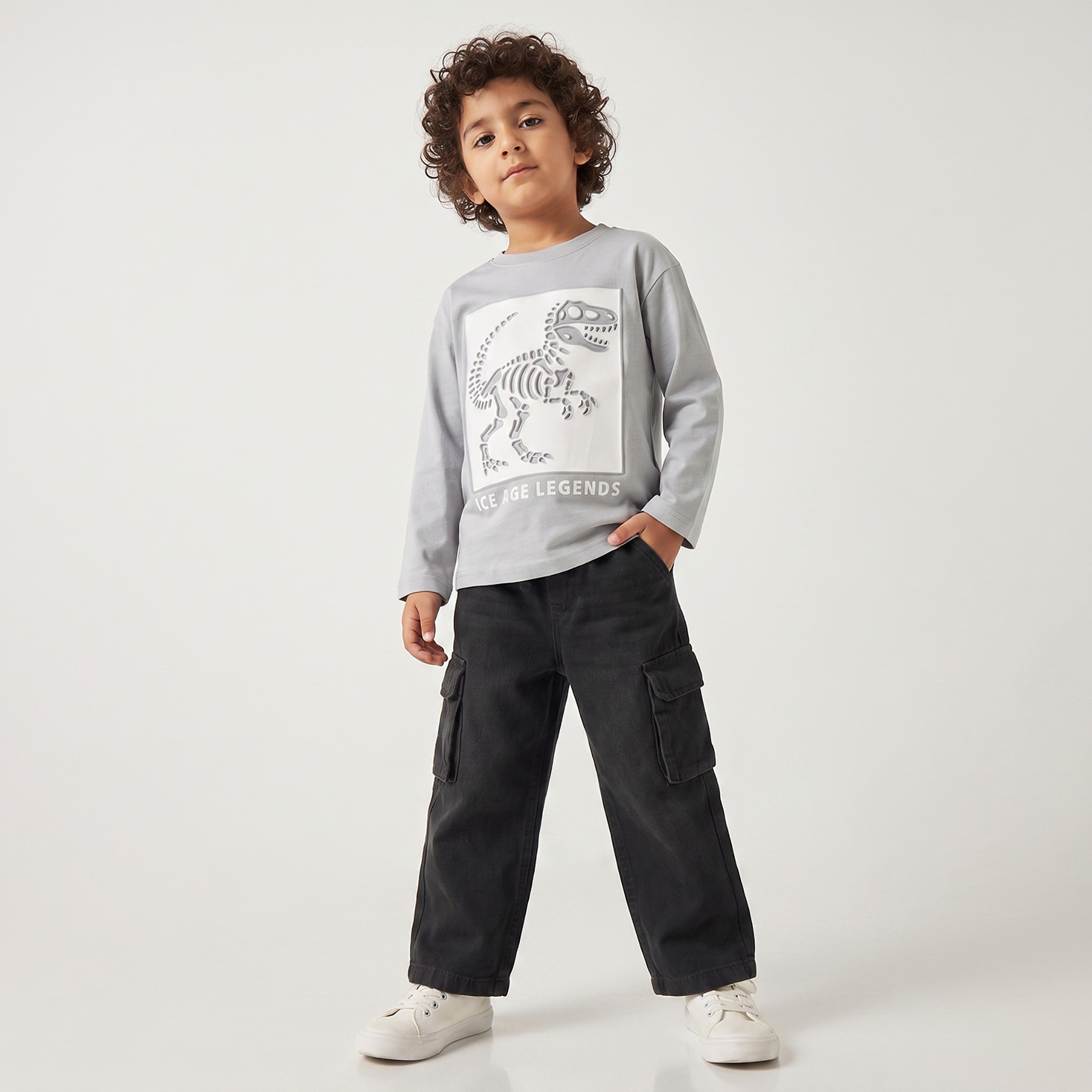 تيشيرت بياقة ضيقة وأكمام طويلة وطبعات ديناصور من جونيورز-boys-clothing-tshirtsandpolos-image-4