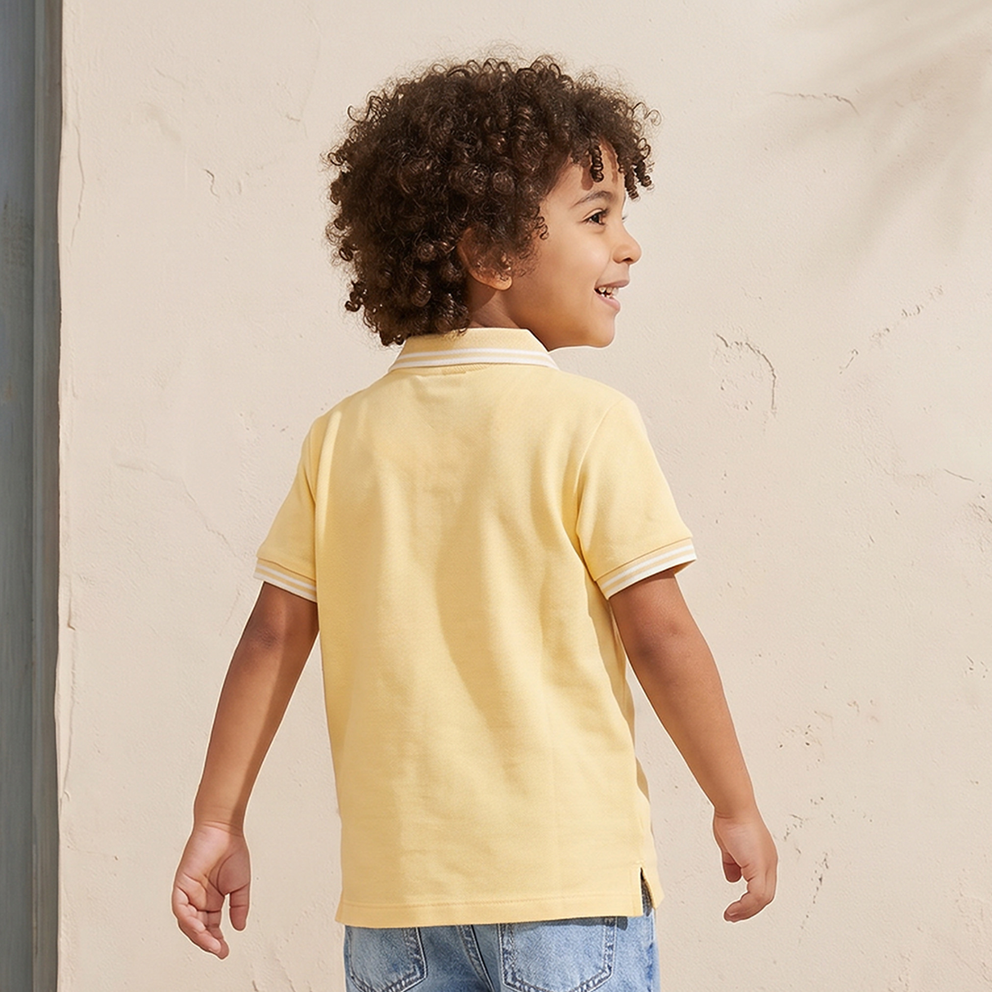 تيشيرت بولو بياقة عادية وأكمام قصيرة وخطوط مغايرة من جونيورز-boys-clothing-tshirtsandpolos-image-3
