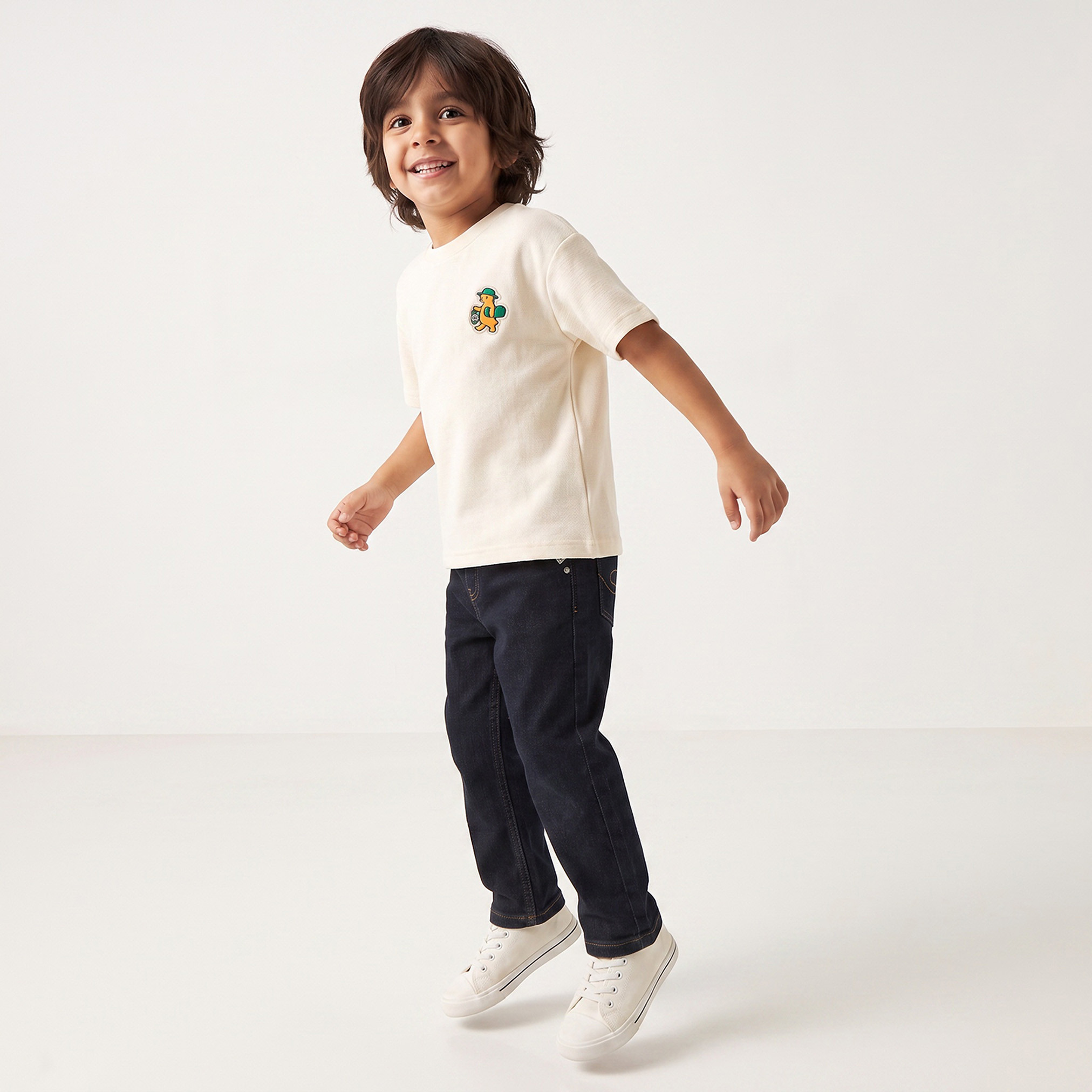 تيشيرت بياقة ضيقة وأكمام قصيرة وزخارف من جونيورز-boys-clothing-tshirtsandpolos-image-5