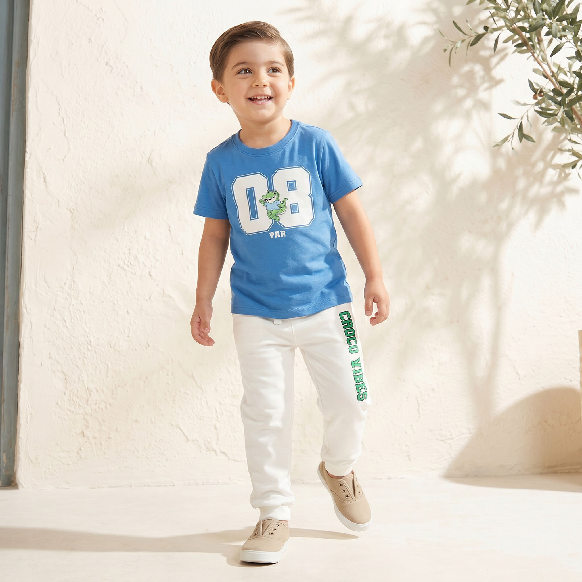 بنطلون رياضي بخصر مطاطي ورباط وطبعات من جونيورز-boys-clothing-bottoms-joggersandtrackpants-image-2
