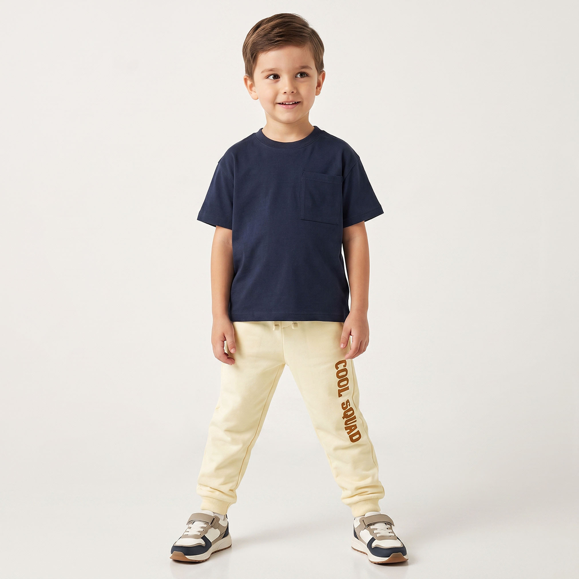 بنطلون رياضي للأطفال بخصر برباط وطبعة شعار من جونيورز-boys-clothing-bottoms-joggers-image-4