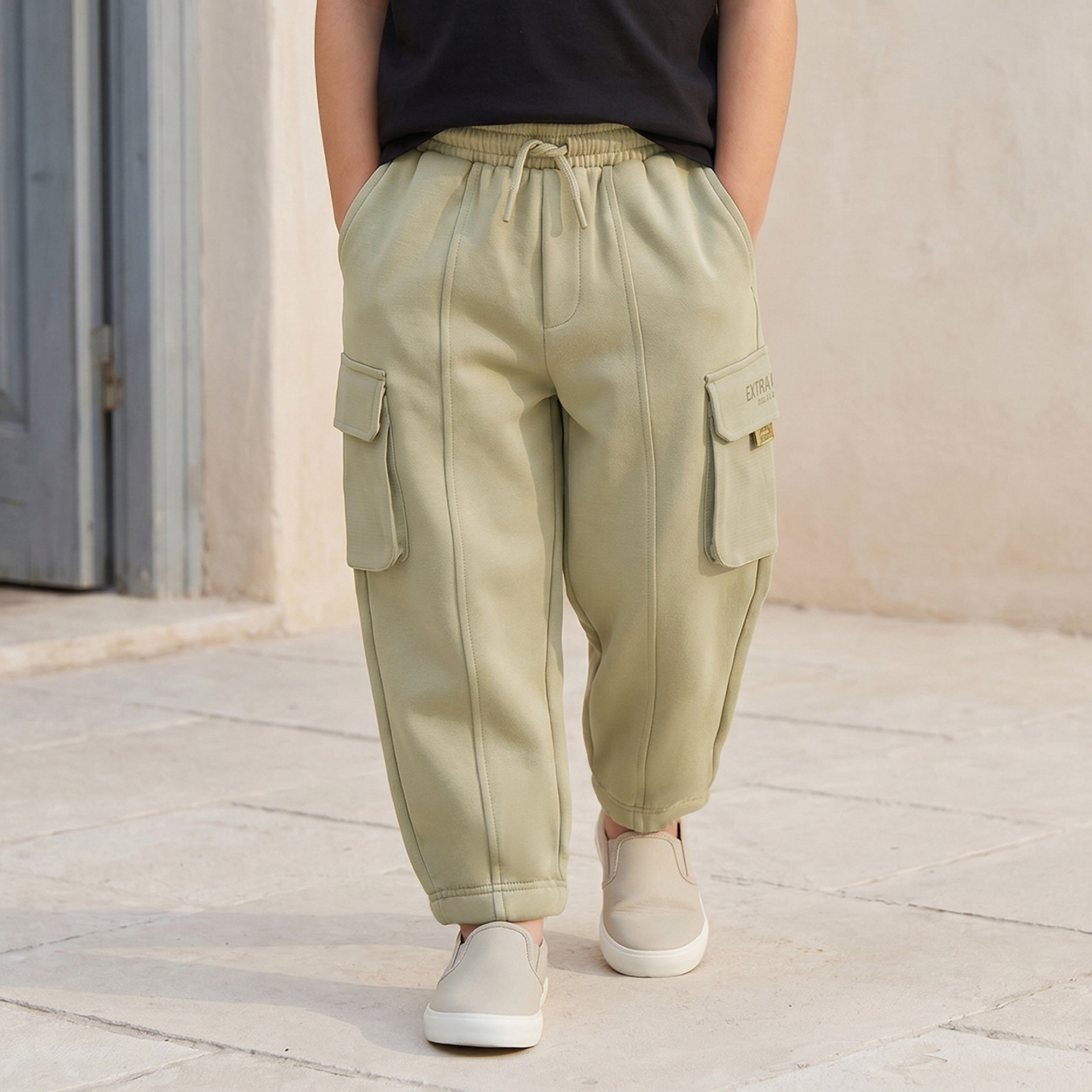 بنطلون جوغرز كارجو بخصر مطاطي برباط وتصميم بخطوط من جونيورز-boys-clothing-bottoms-joggersandtrackpants-image-1