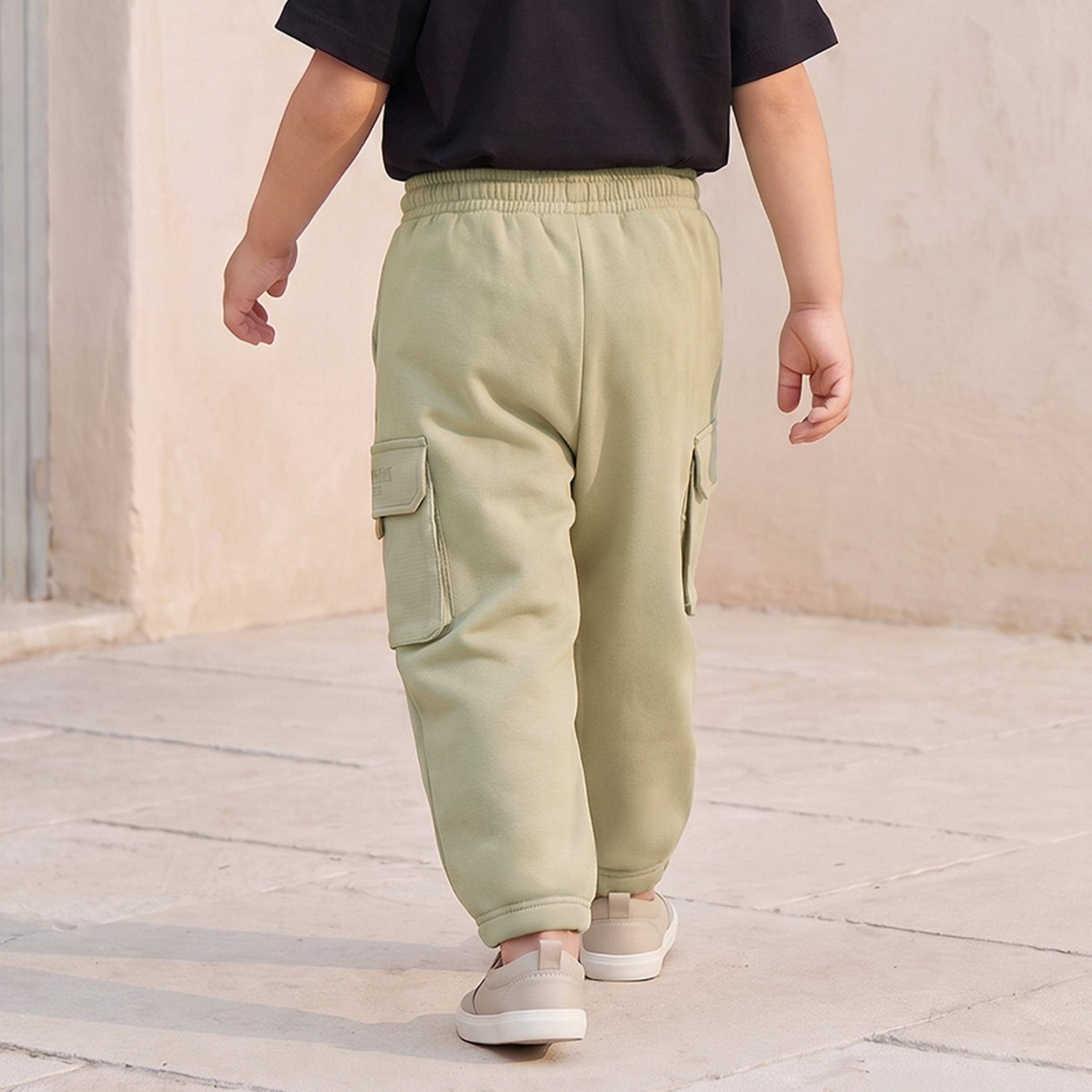 بنطلون جوغرز كارجو بخصر مطاطي برباط وتصميم بخطوط من جونيورز-boys-clothing-bottoms-joggersandtrackpants-image-3