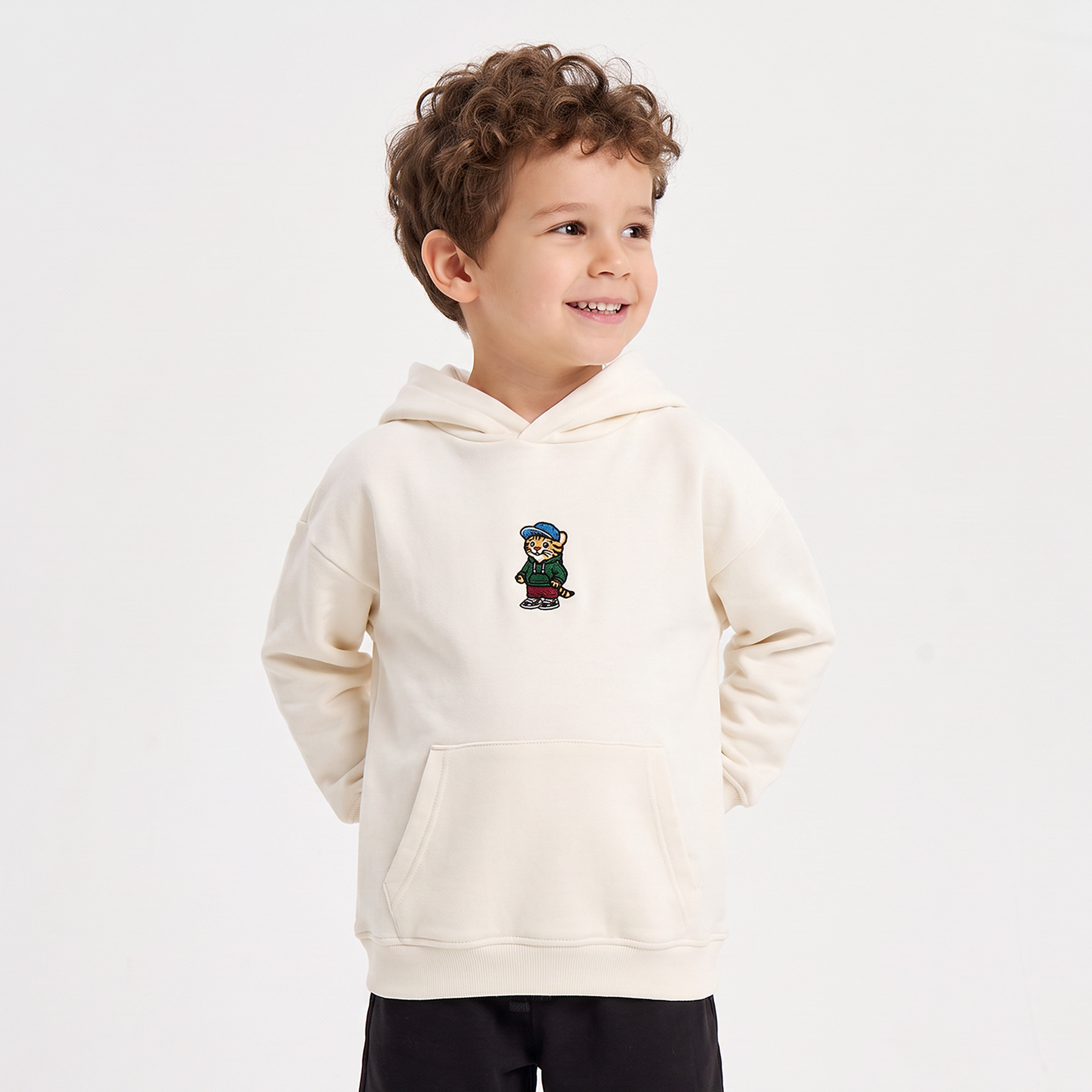 سويت شيرت بأكمام طويلة وتطريز من جونيورز-baby-boys-clothing-sweatshirts-image-1